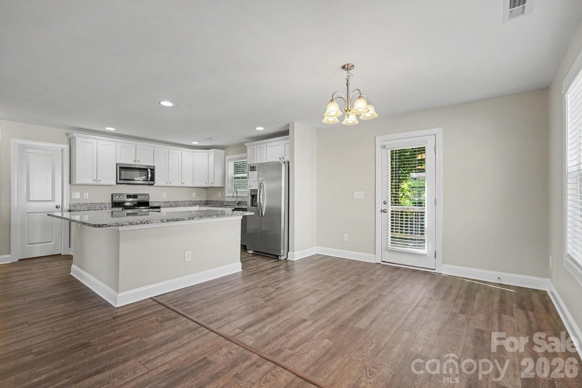 1548 Mayfair Drive Property Photo 4