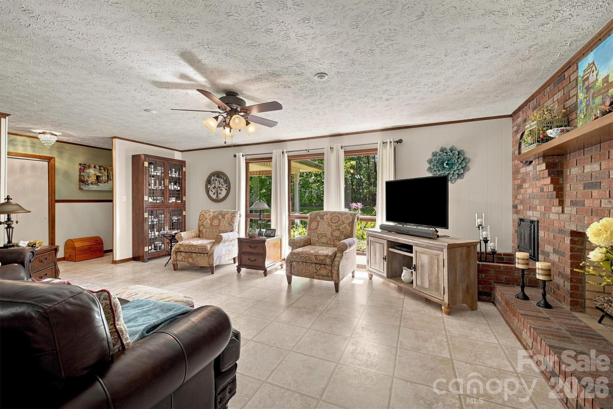 5158 Bob Farr Drive Property Photo 2