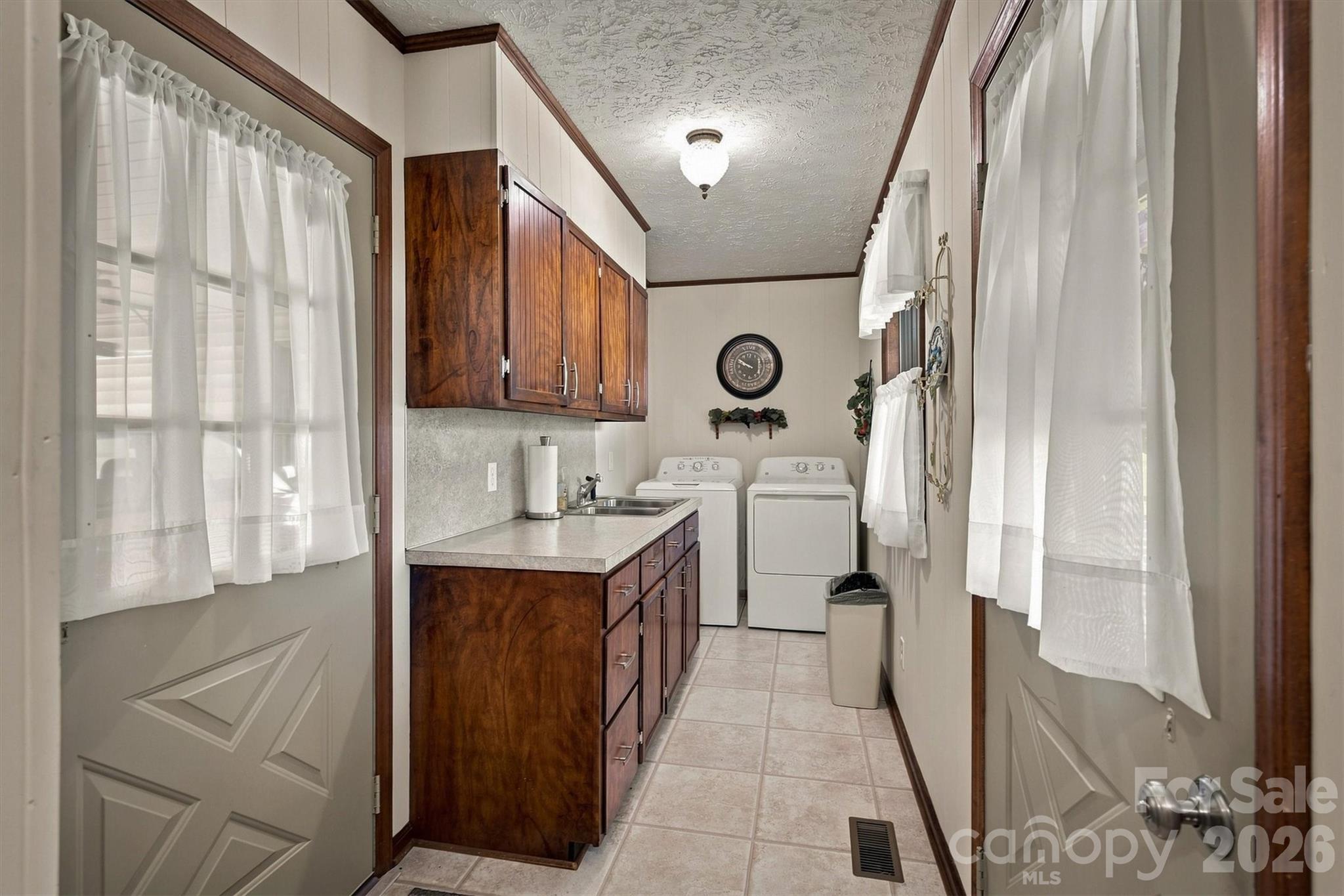 5158 Bob Farr Drive Property Photo 15