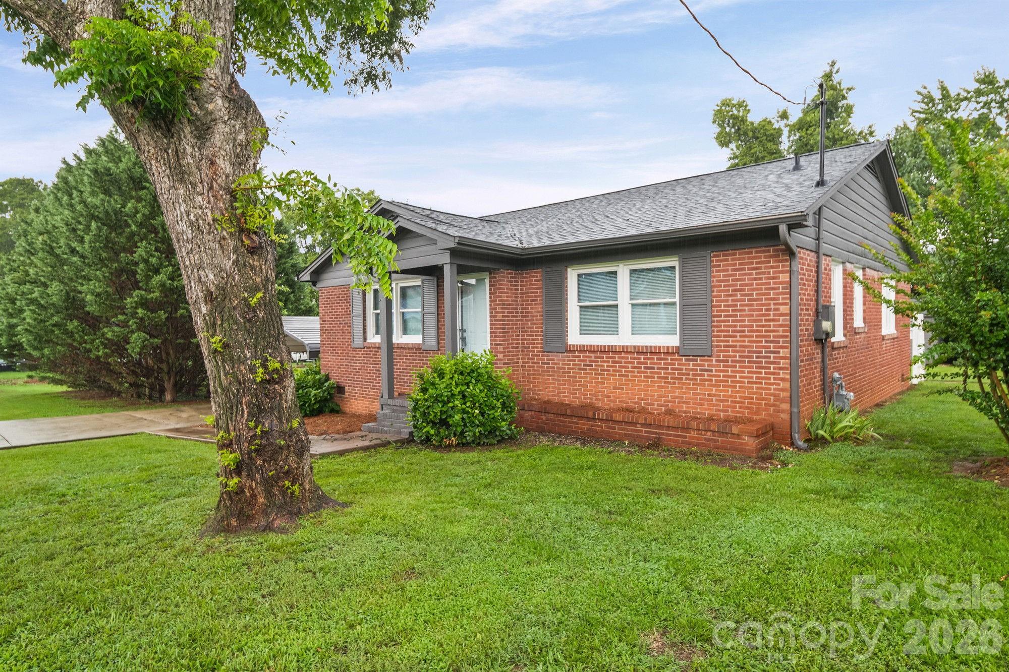 304 Ford Street Property Photo 3