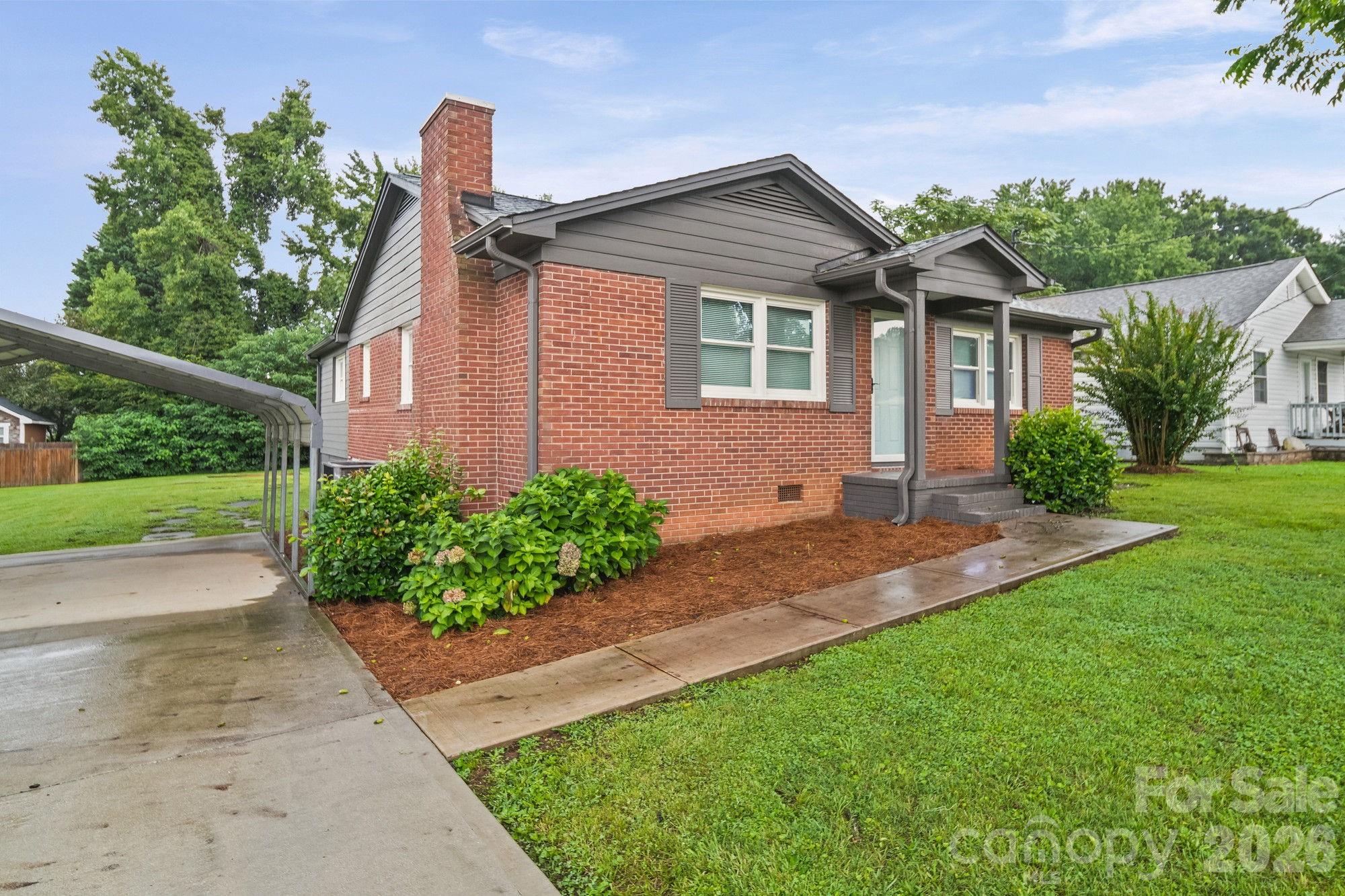 304 Ford Street Property Photo 4