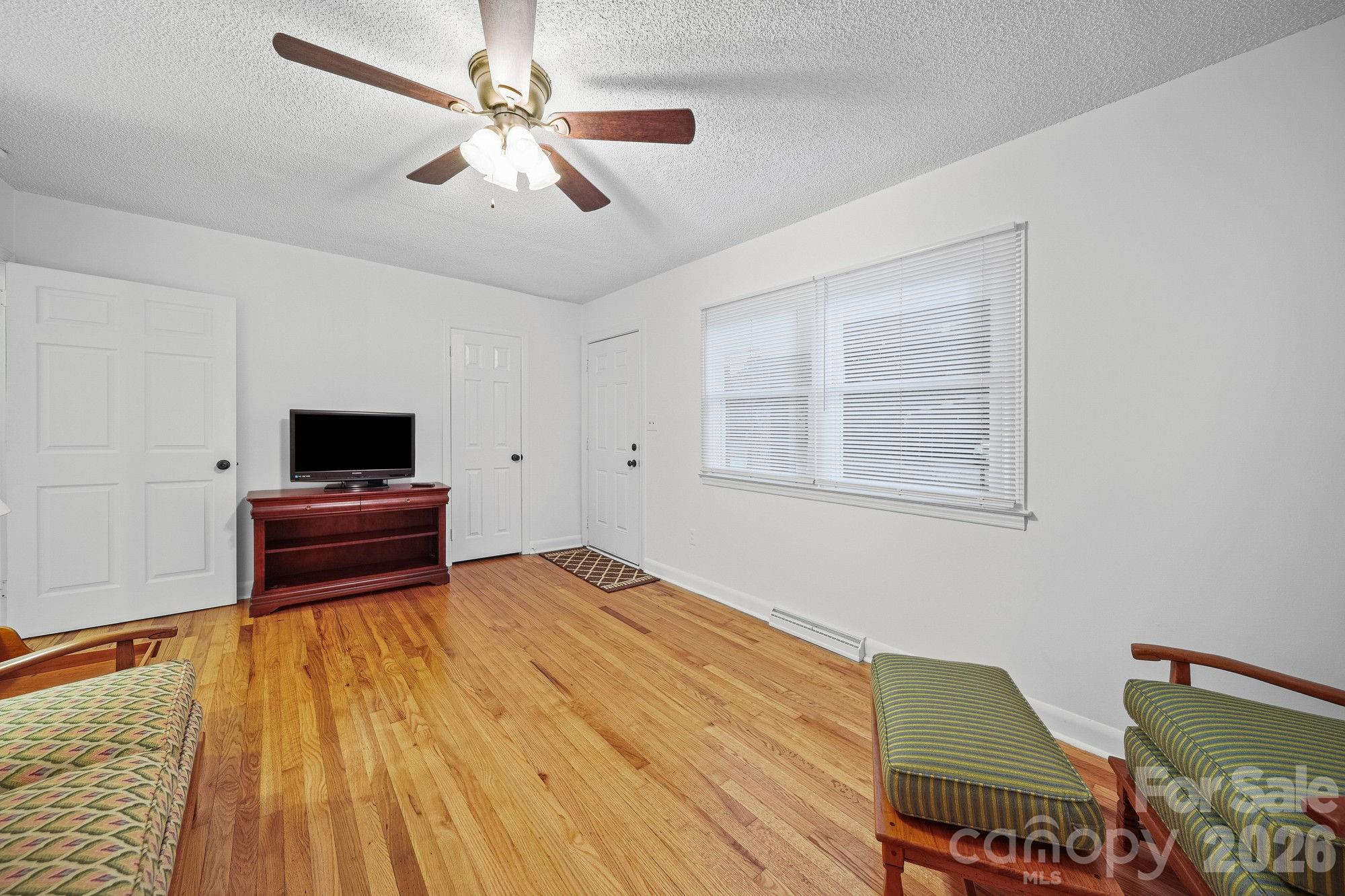 304 Ford Street Property Photo 6