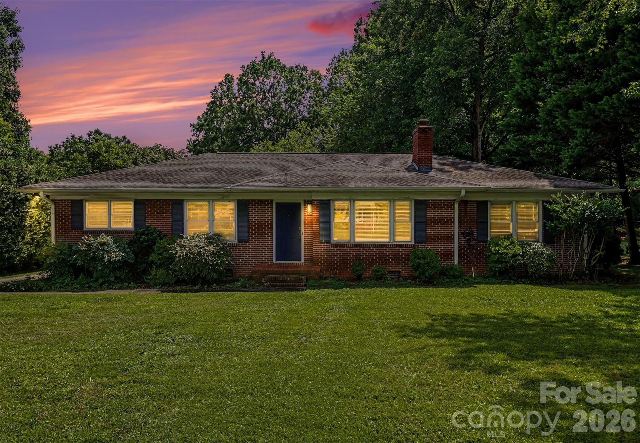 1819 Lumpkin Circle Property Photo 1