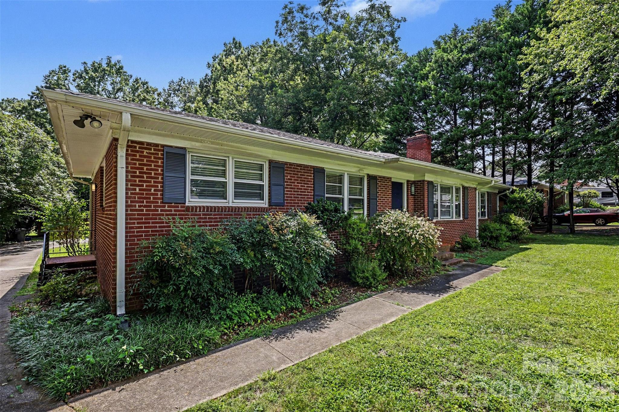 1819 Lumpkin Circle Property Photo 2