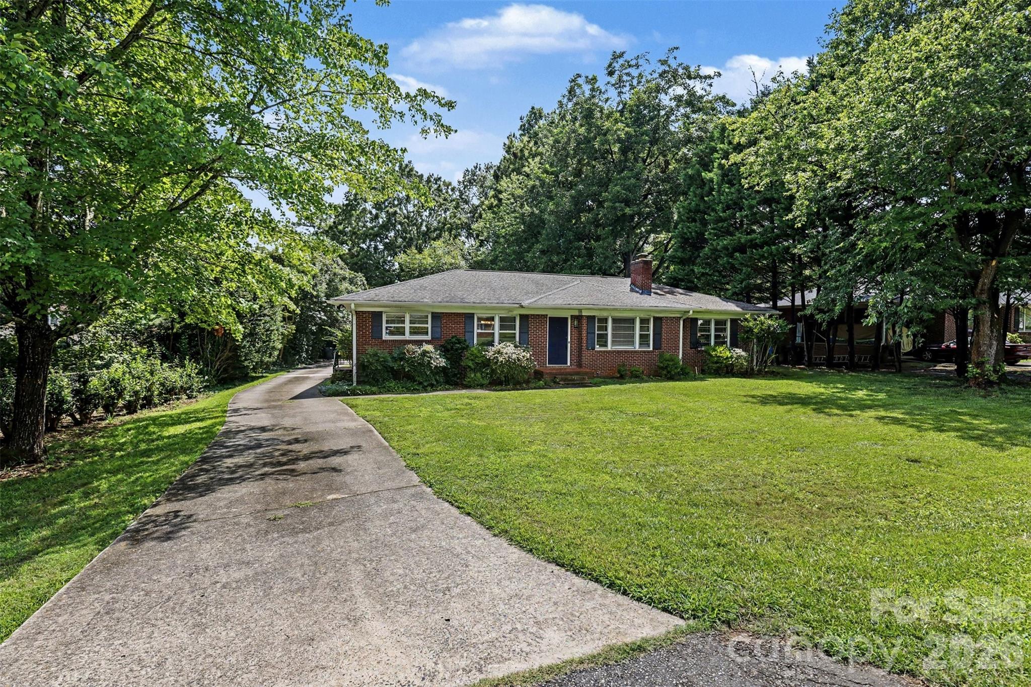 1819 Lumpkin Circle Property Photo 3