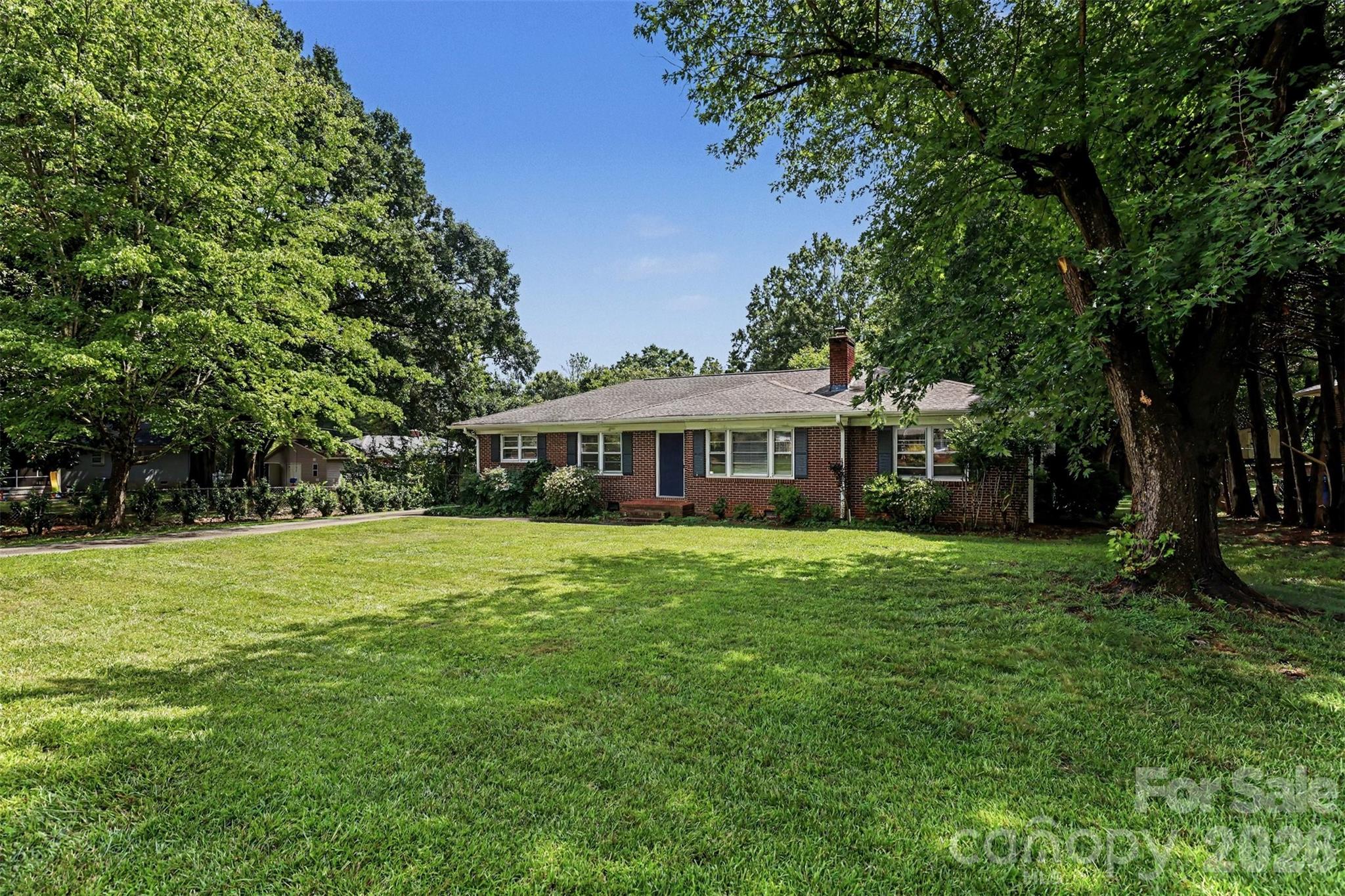 1819 Lumpkin Circle Property Photo 4