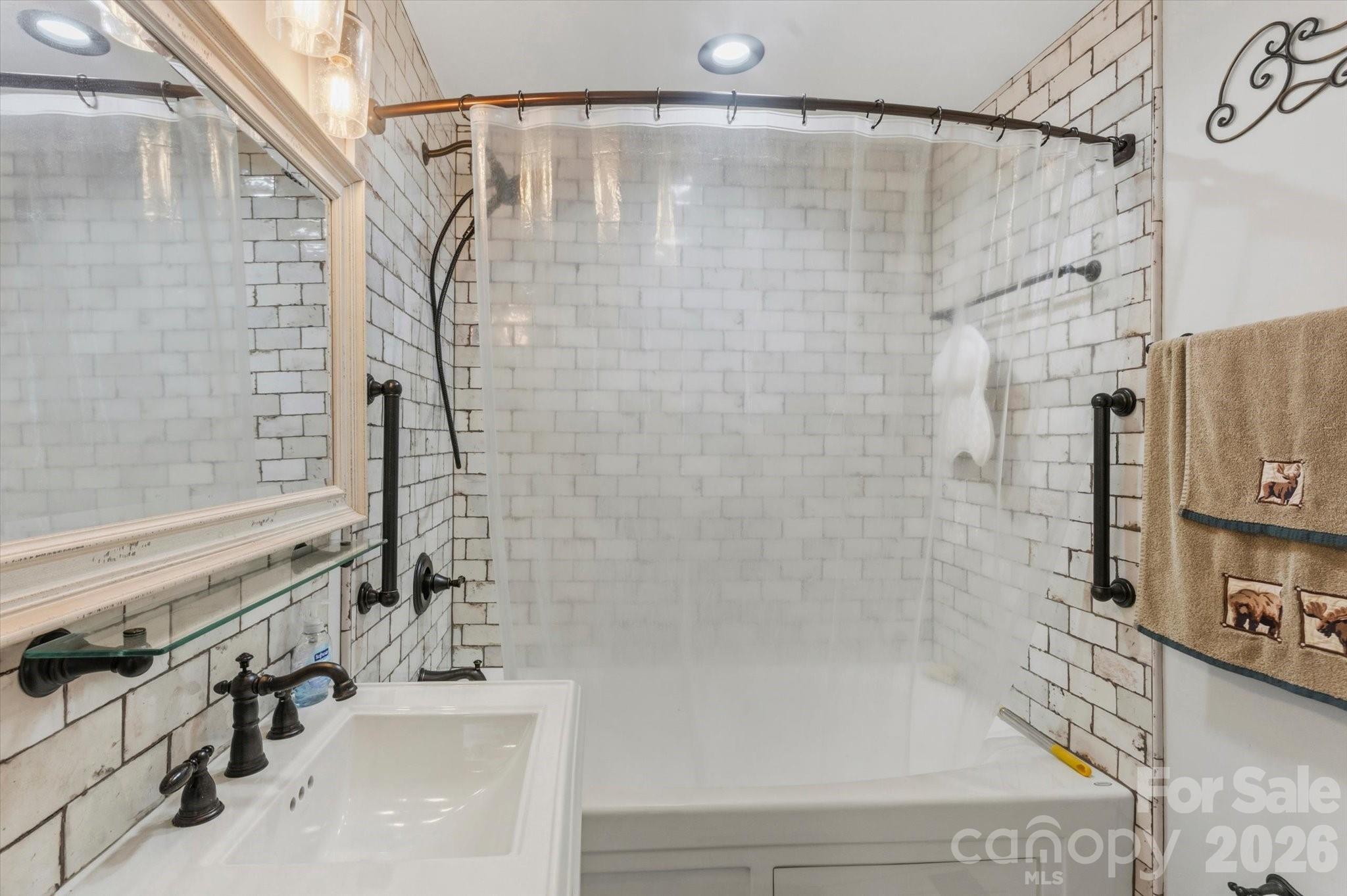 2533 Coopers Creek Road Property Photo 11