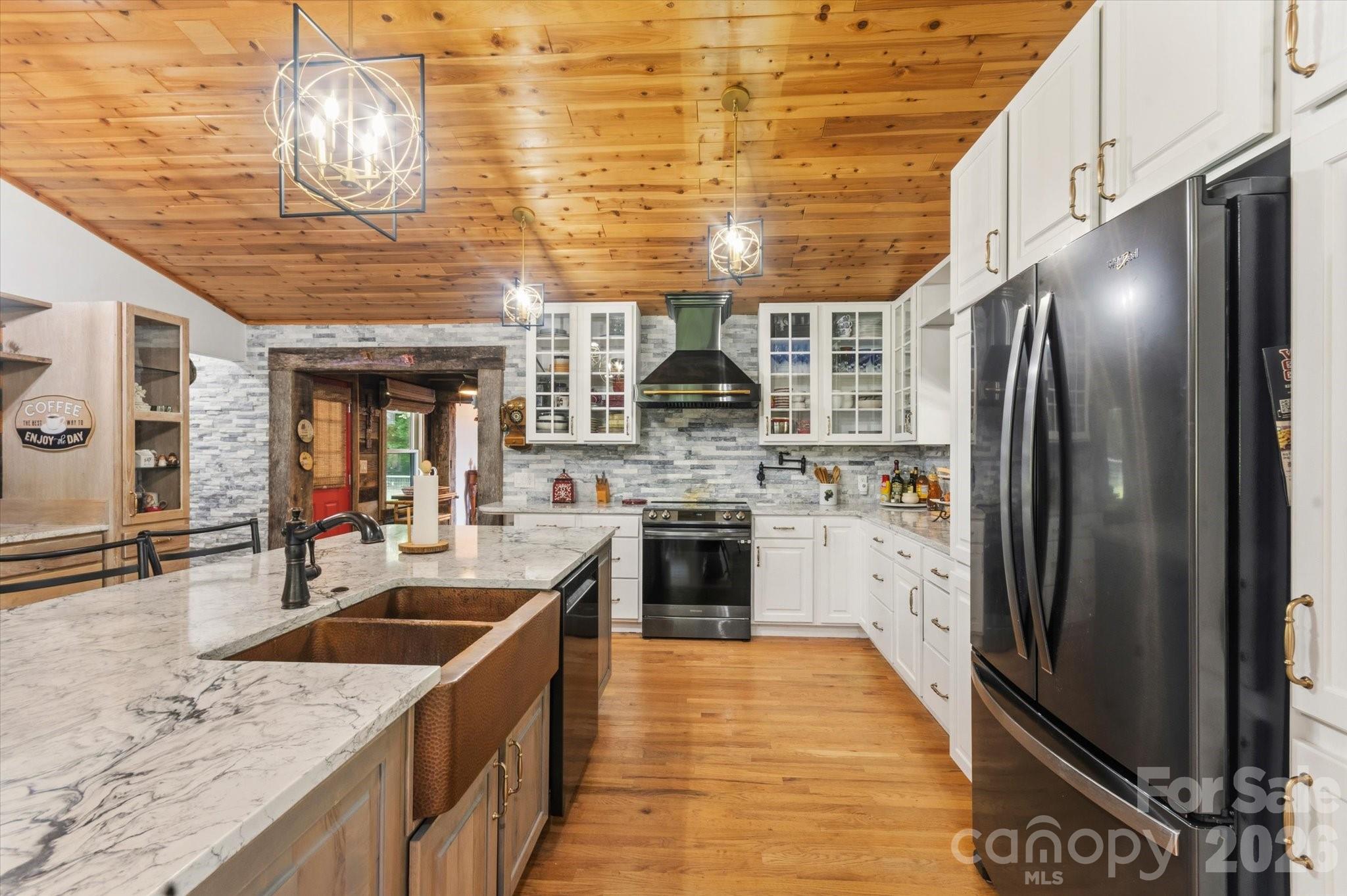 2533 Coopers Creek Road Property Photo 13