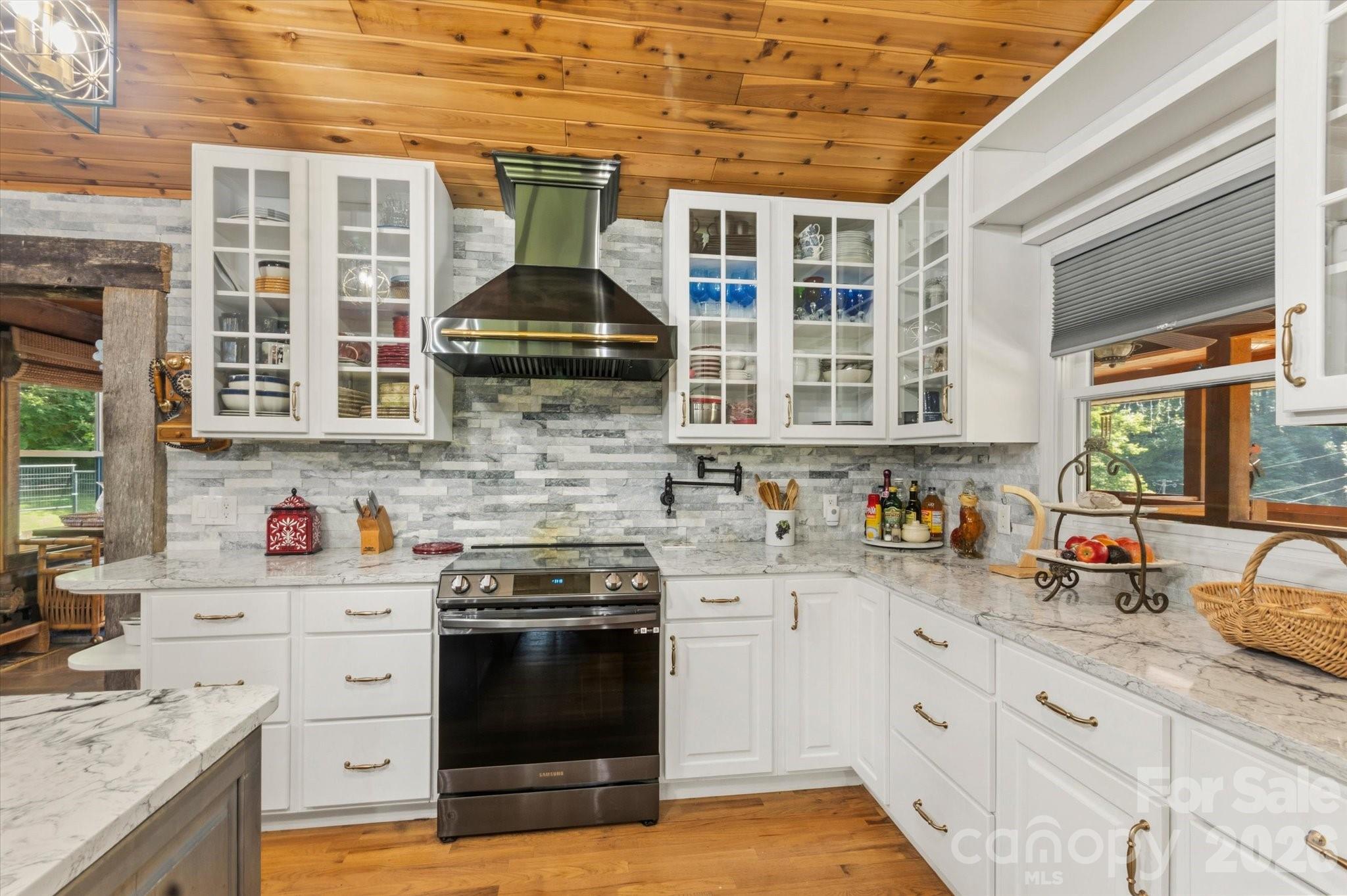 2533 Coopers Creek Road Property Photo 14
