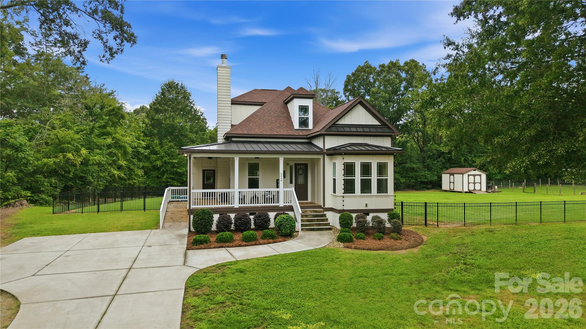 2348 Oak Grove Circle Property Photo 3