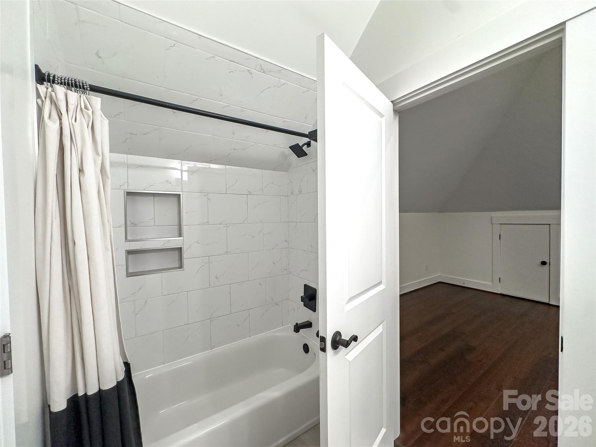 2348 Oak Grove Circle Property Photo 32