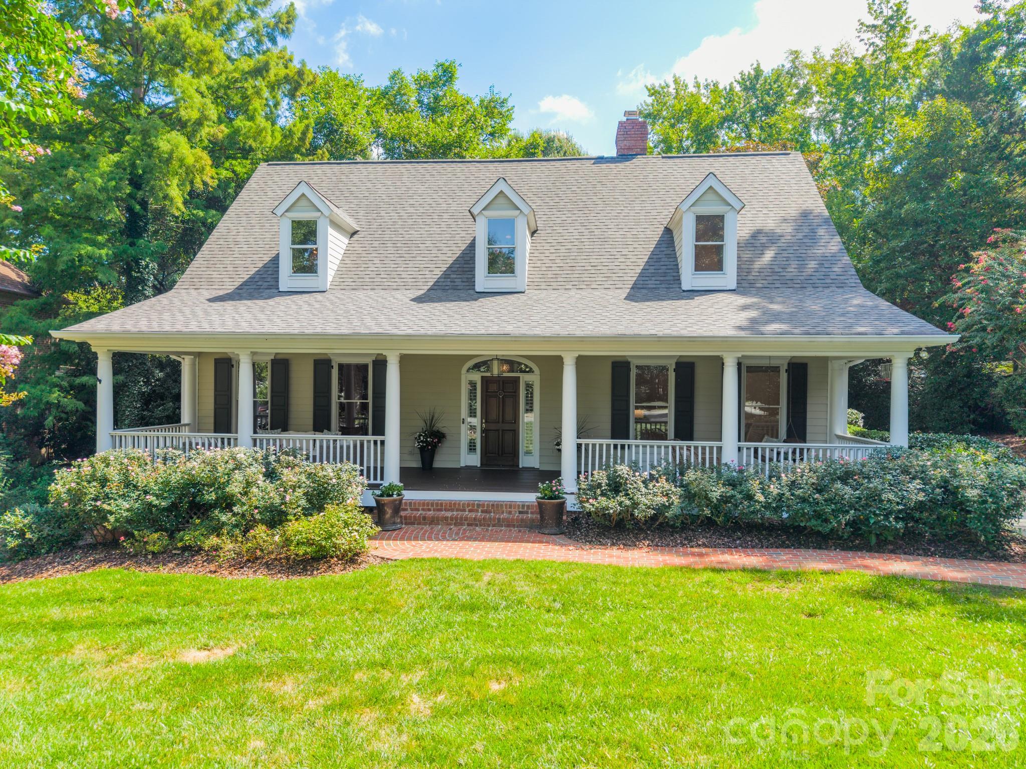 304 S Canterbury Road Property Photo 1
