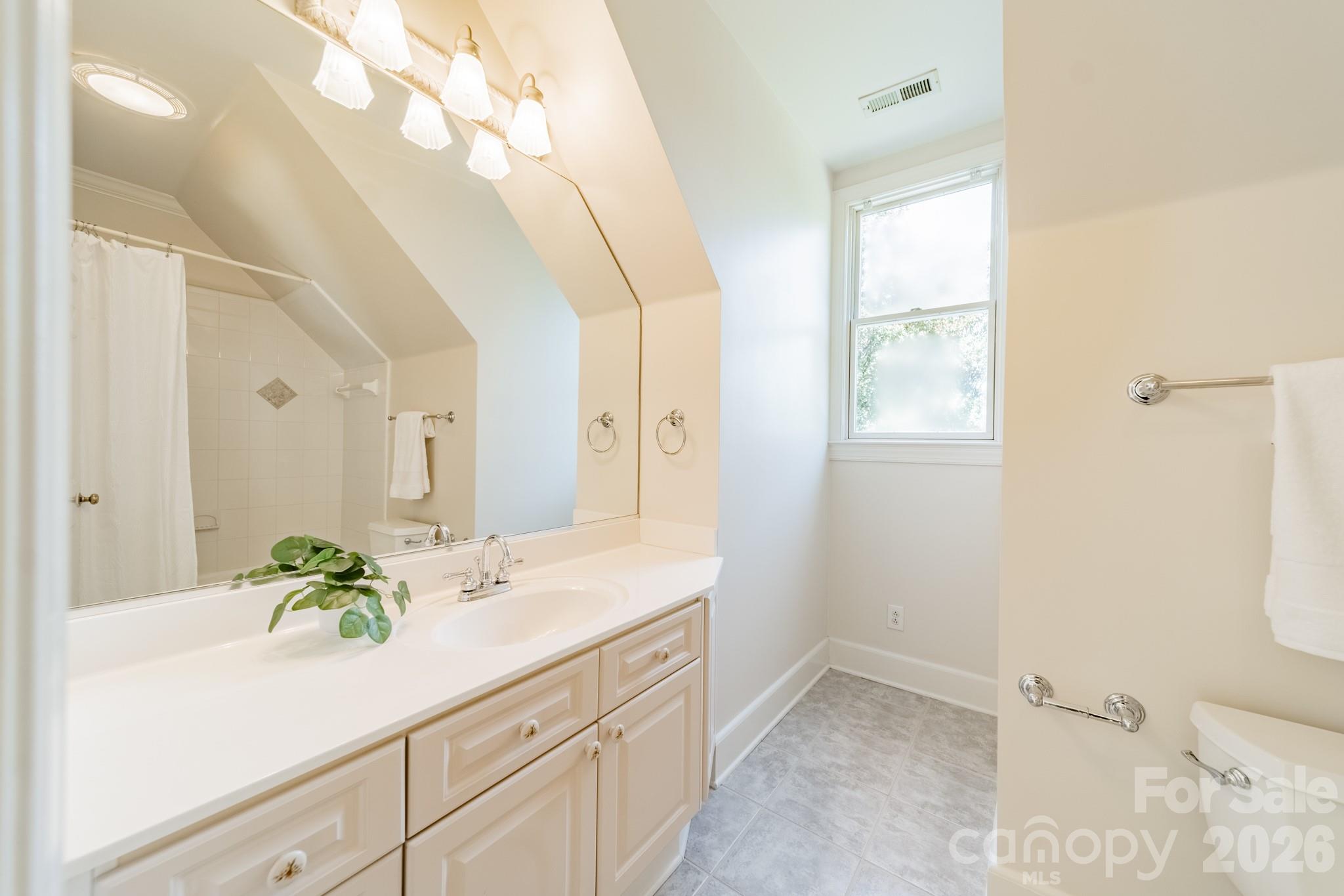 304 S Canterbury Road Property Photo 16