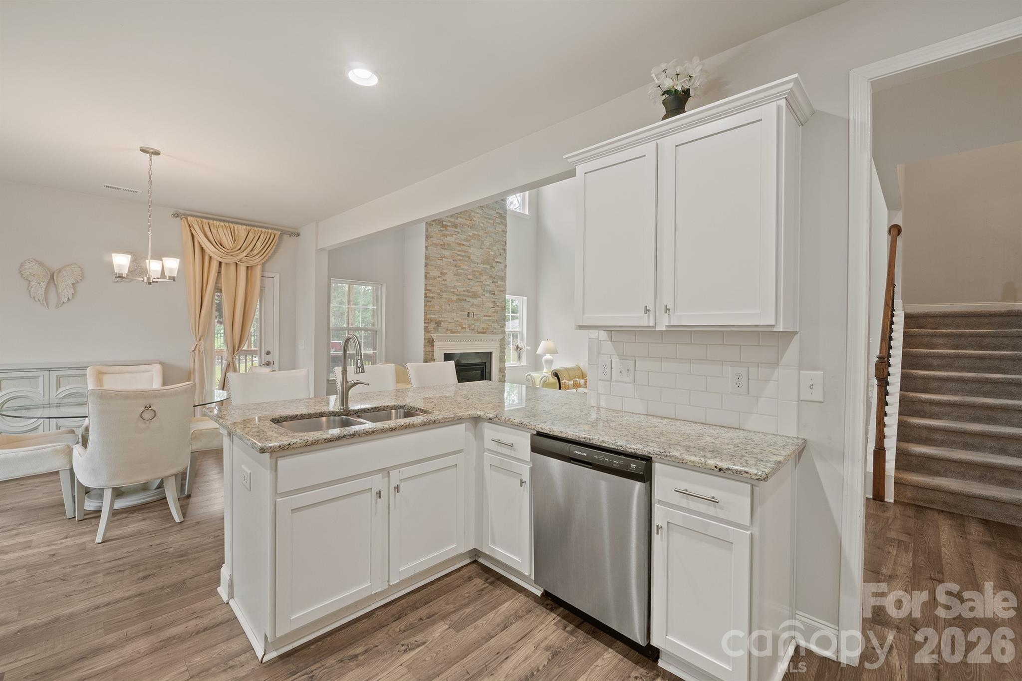 11836 Glenwood Drive Property Photo 8