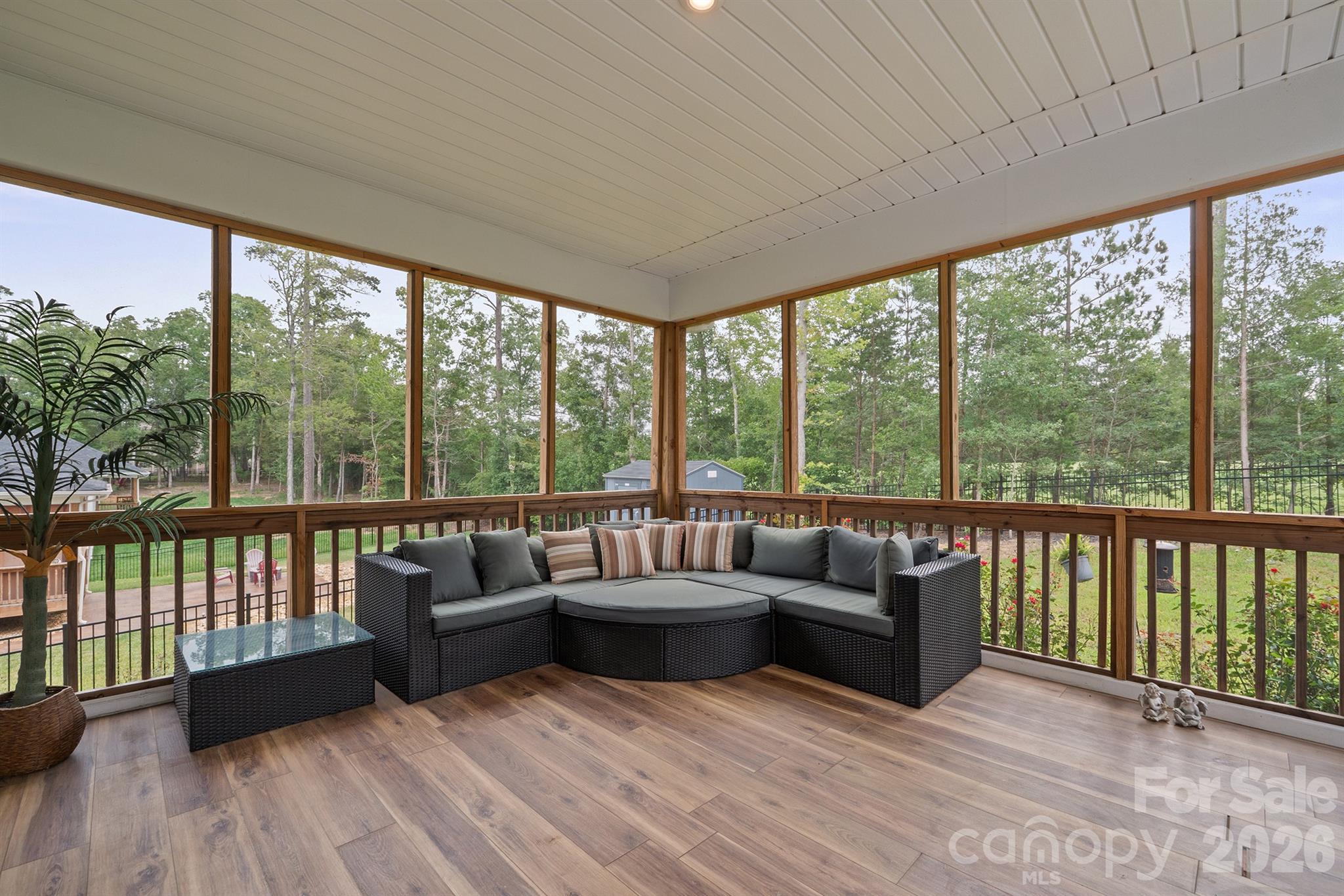11836 Glenwood Drive Property Photo 32