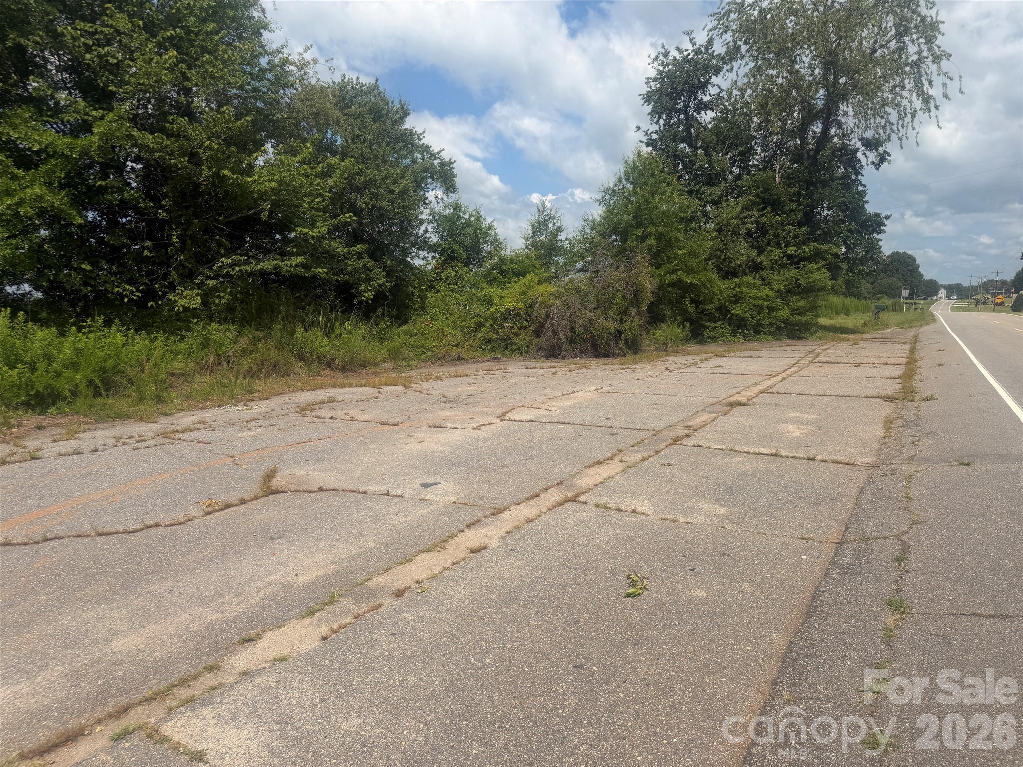 5621 Oxford School Road Property Photo 1