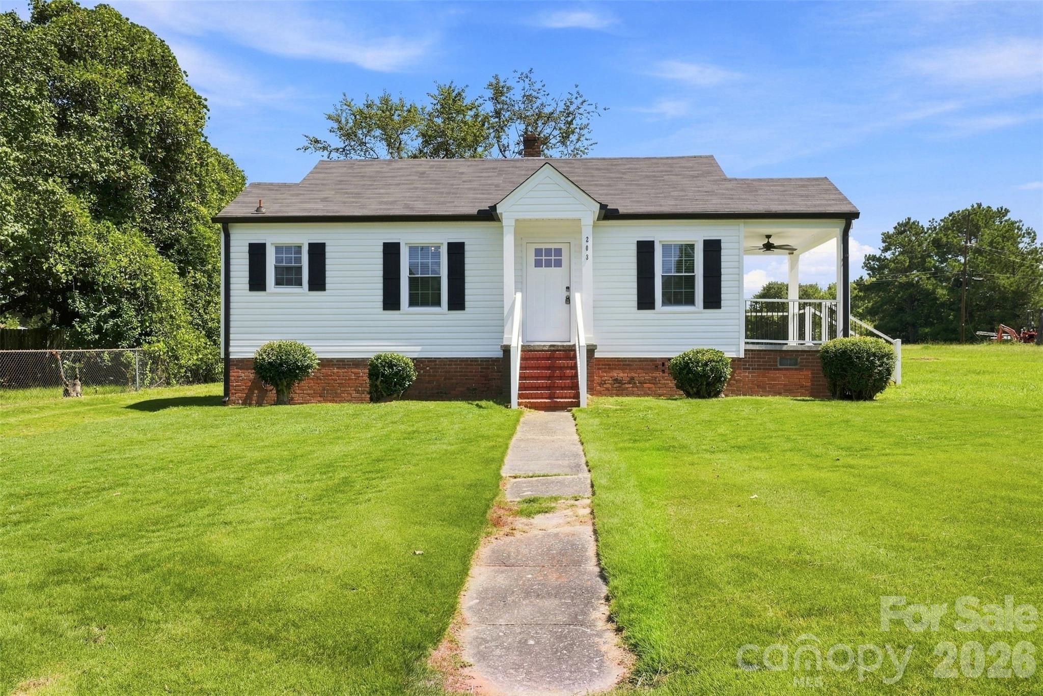 203 Magnolia Avenue Property Photo 1