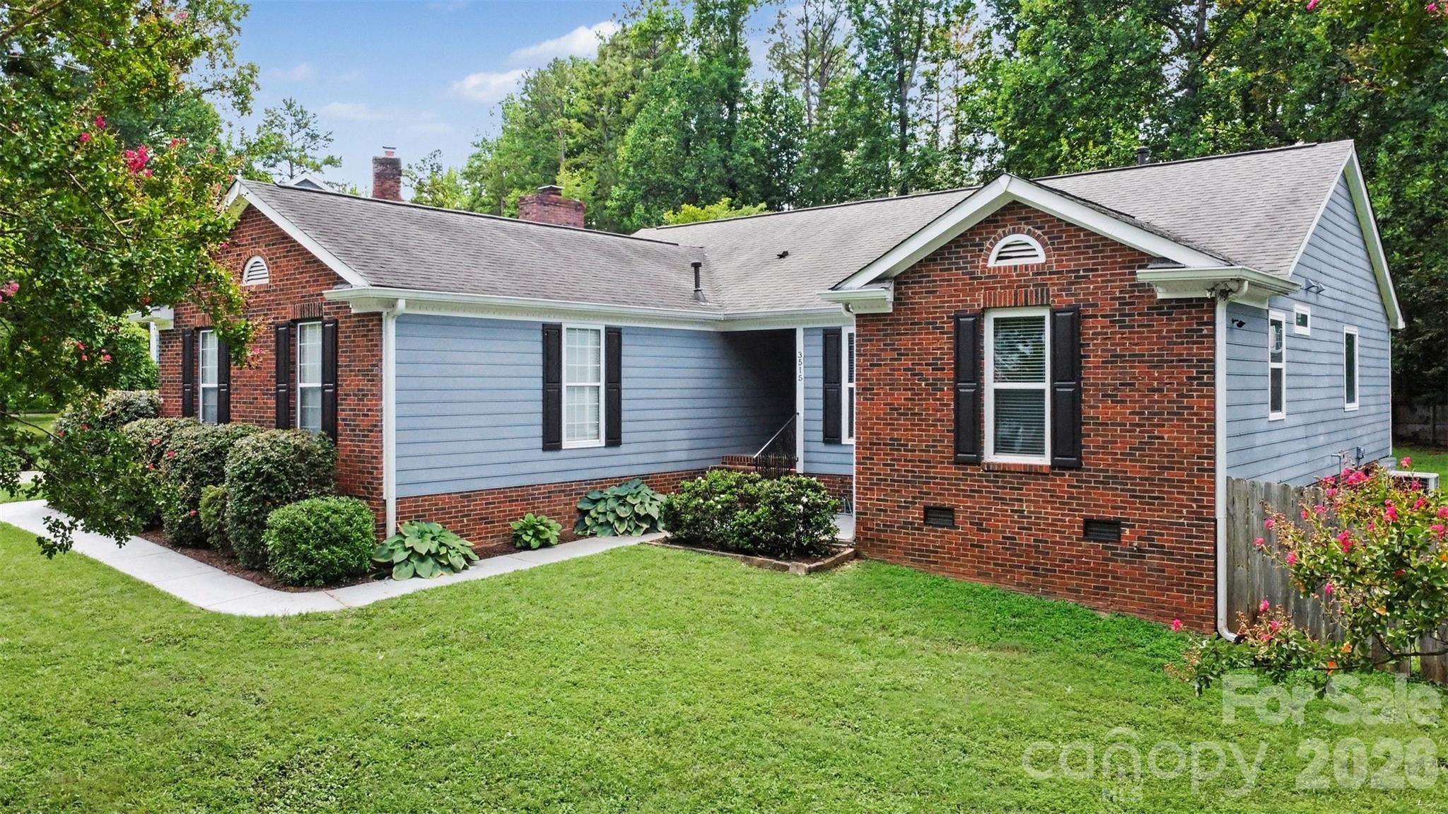 3515 Crescent Knoll Drive Property Photo 1
