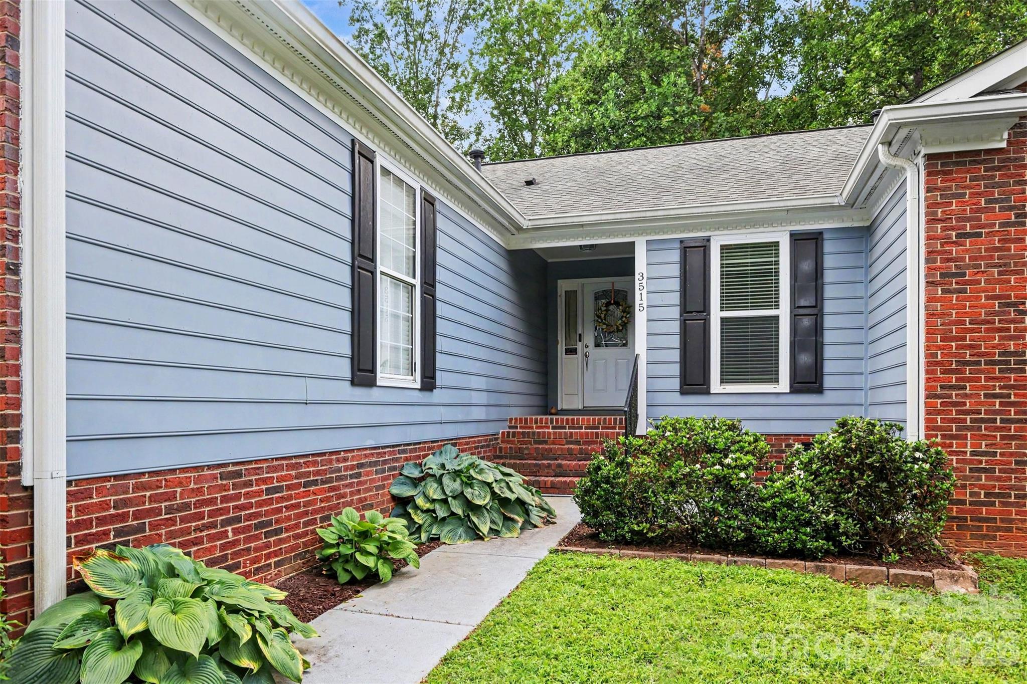 3515 Crescent Knoll Drive Property Photo 2