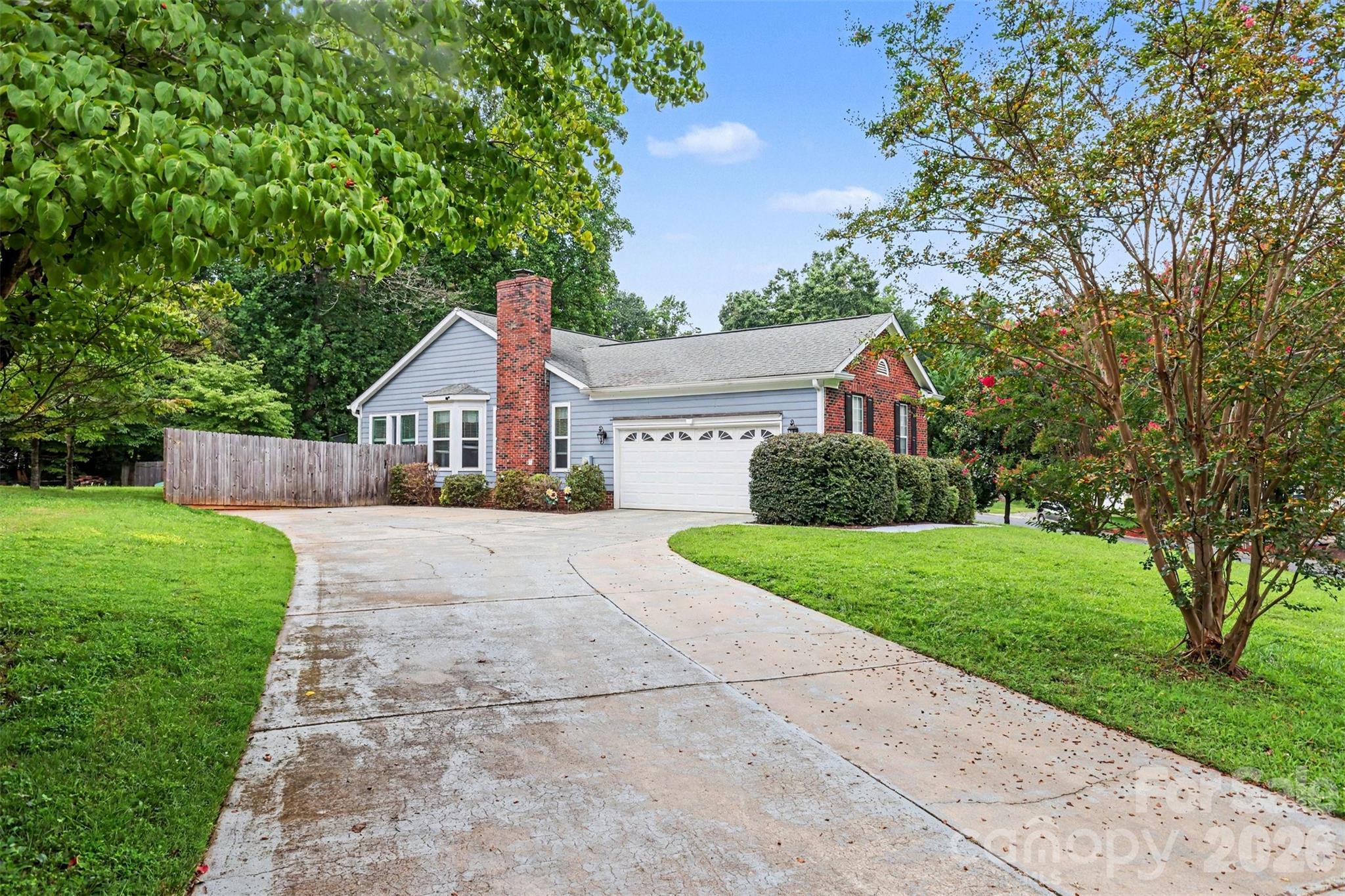 3515 Crescent Knoll Drive Property Photo 3