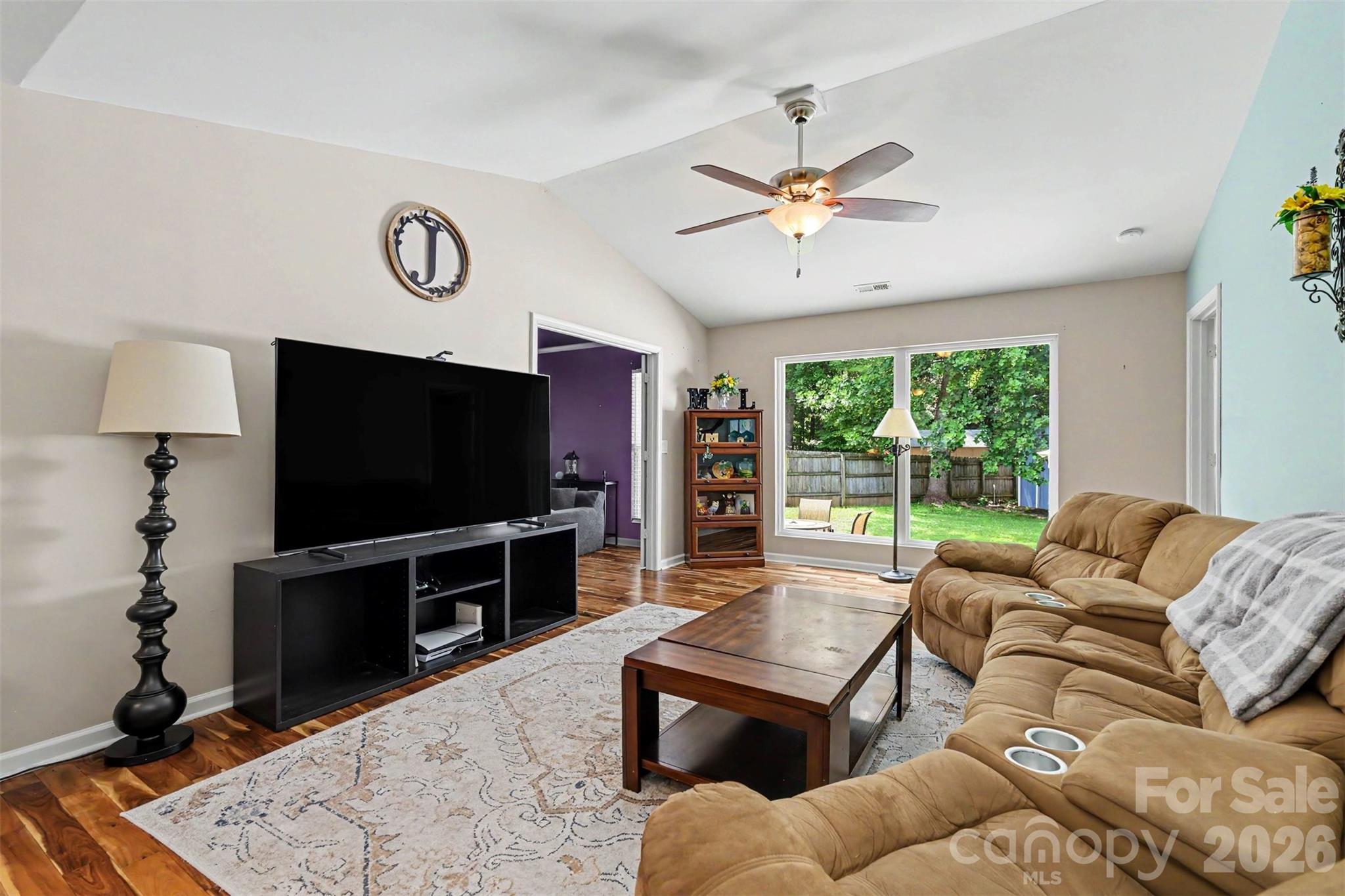 3515 Crescent Knoll Drive Property Photo 4