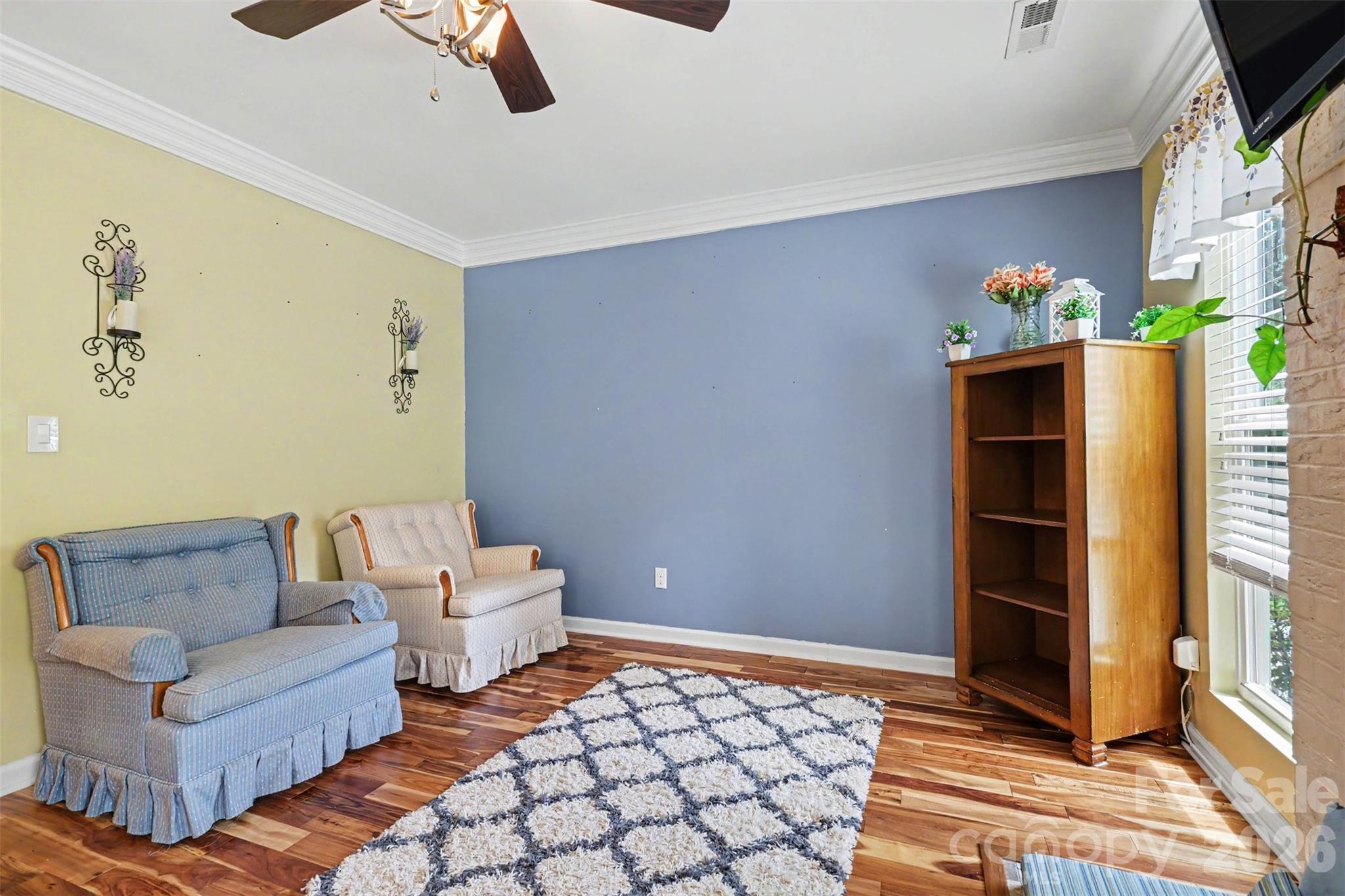 3515 Crescent Knoll Drive Property Photo 6