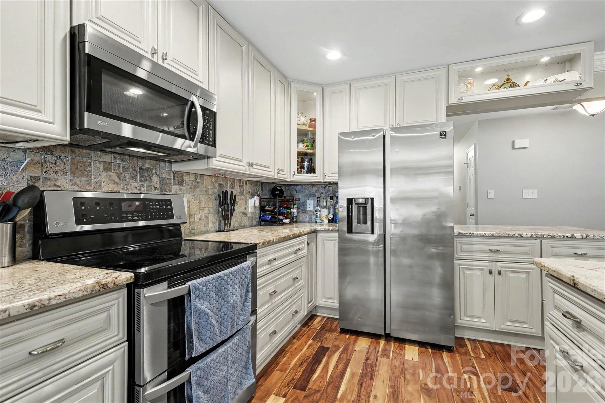 3515 Crescent Knoll Drive Property Photo 14