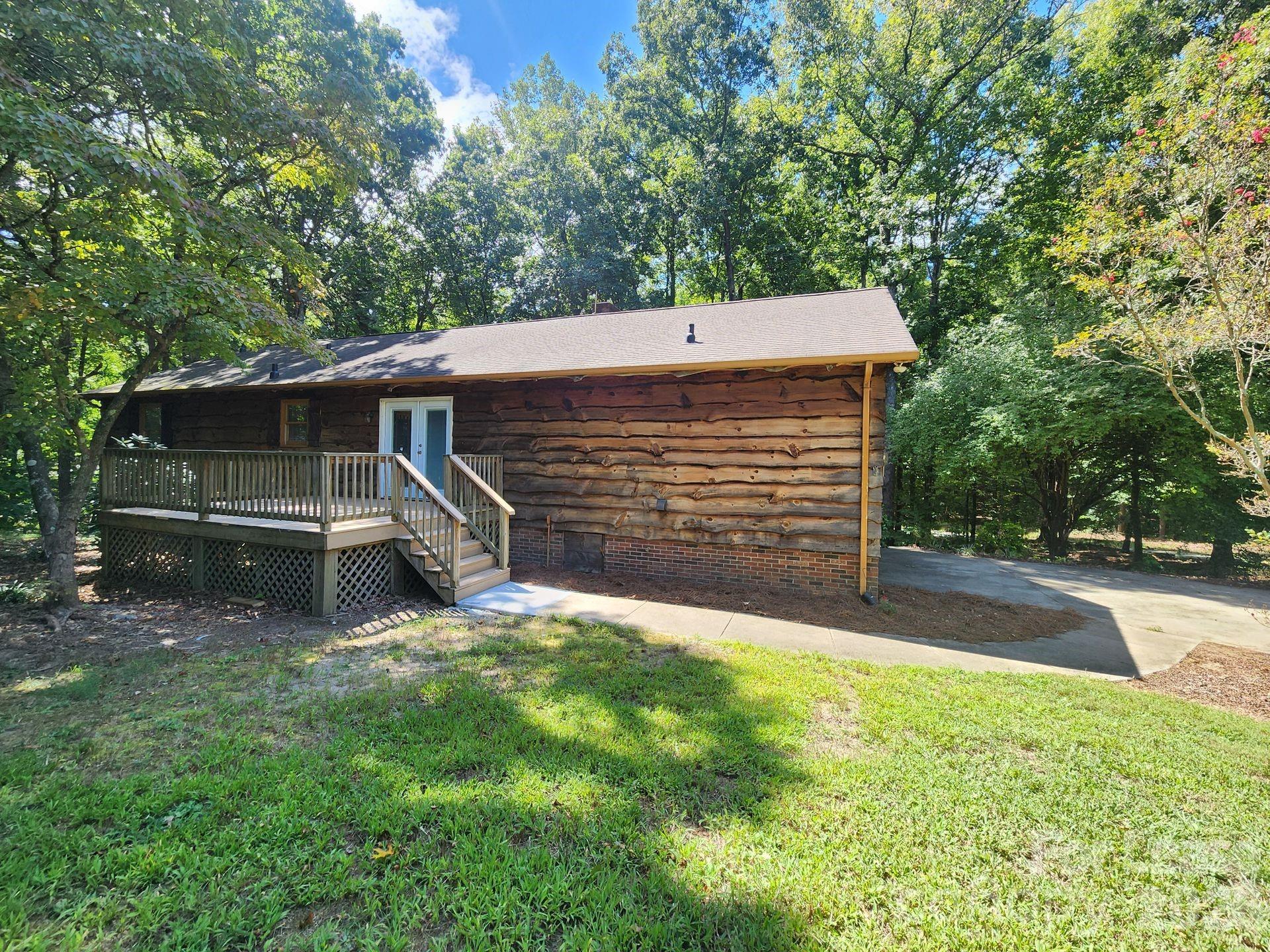 9000 Oakridge Drive Property Photo 1