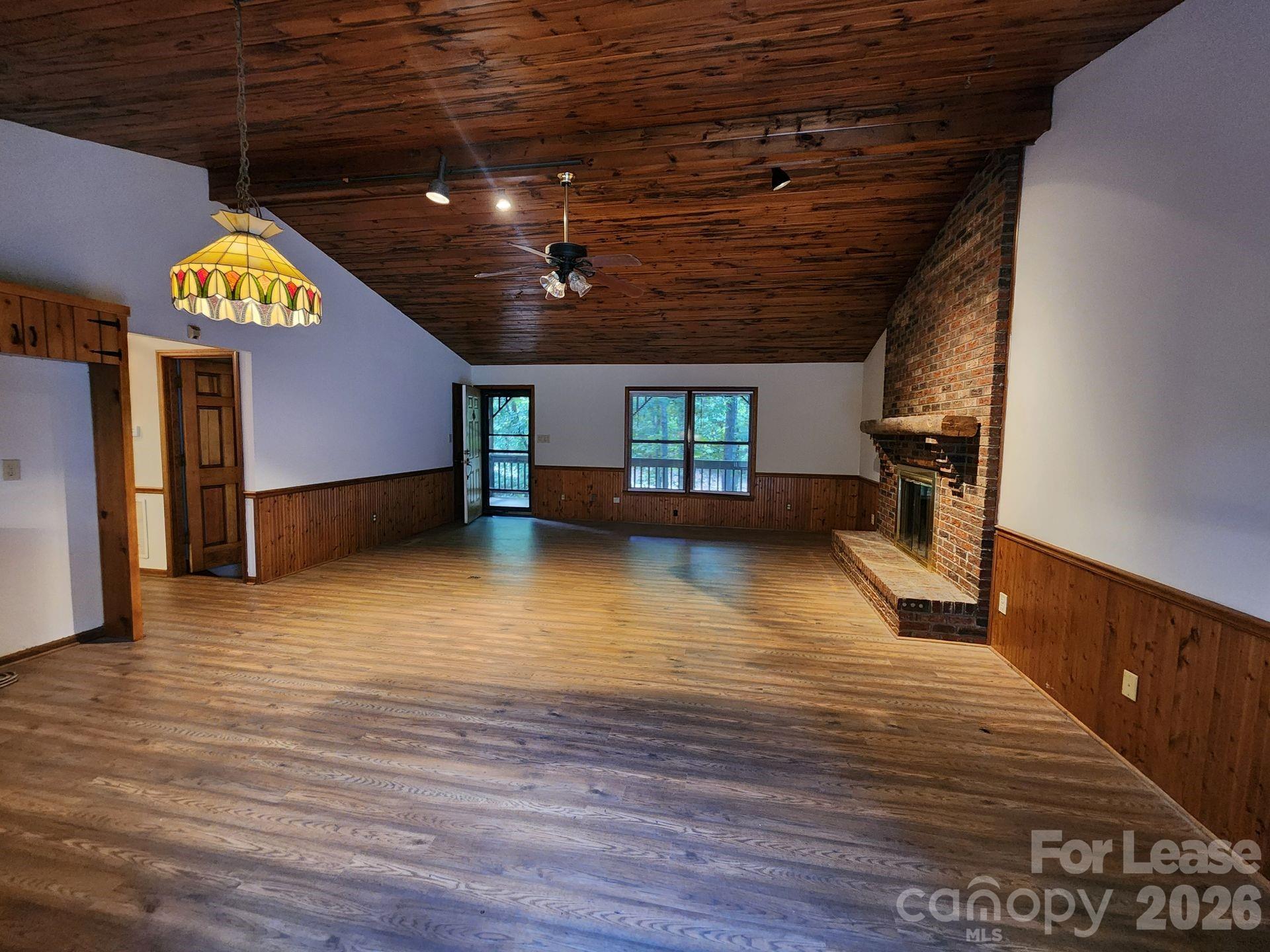 9000 Oakridge Drive Property Photo 3