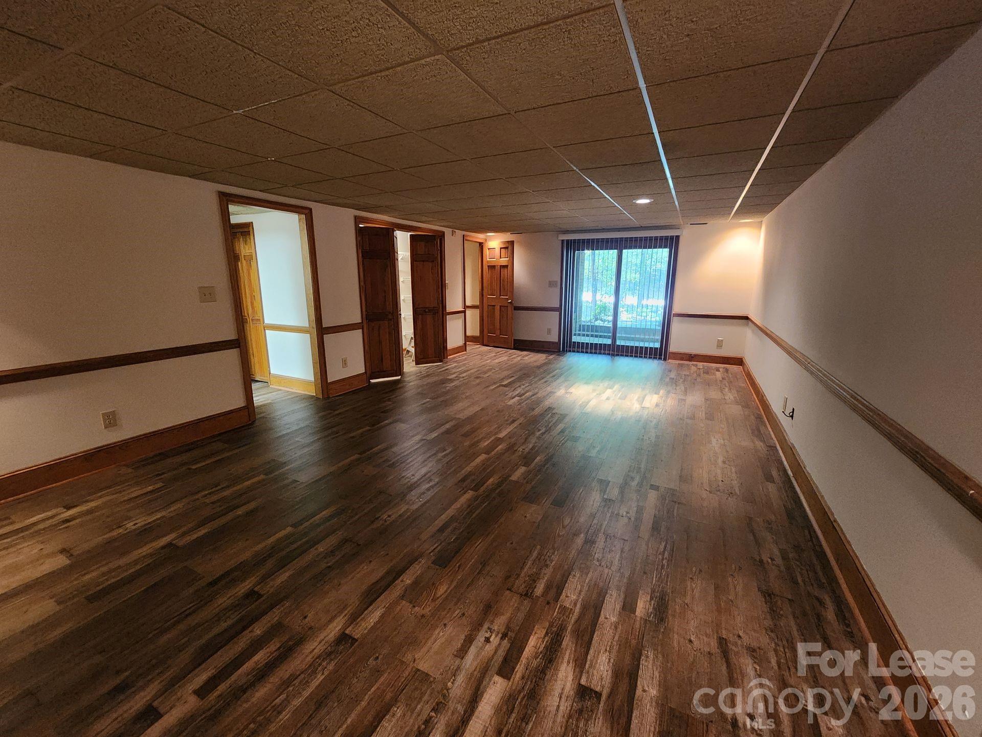 9000 Oakridge Drive Property Photo 4