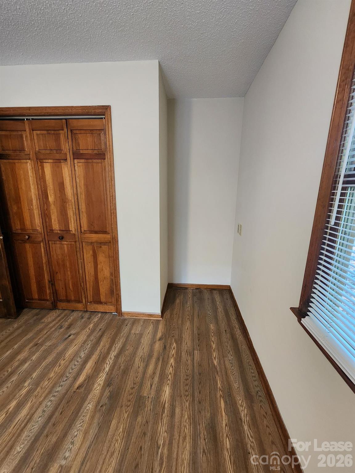 9000 Oakridge Drive Property Photo 6