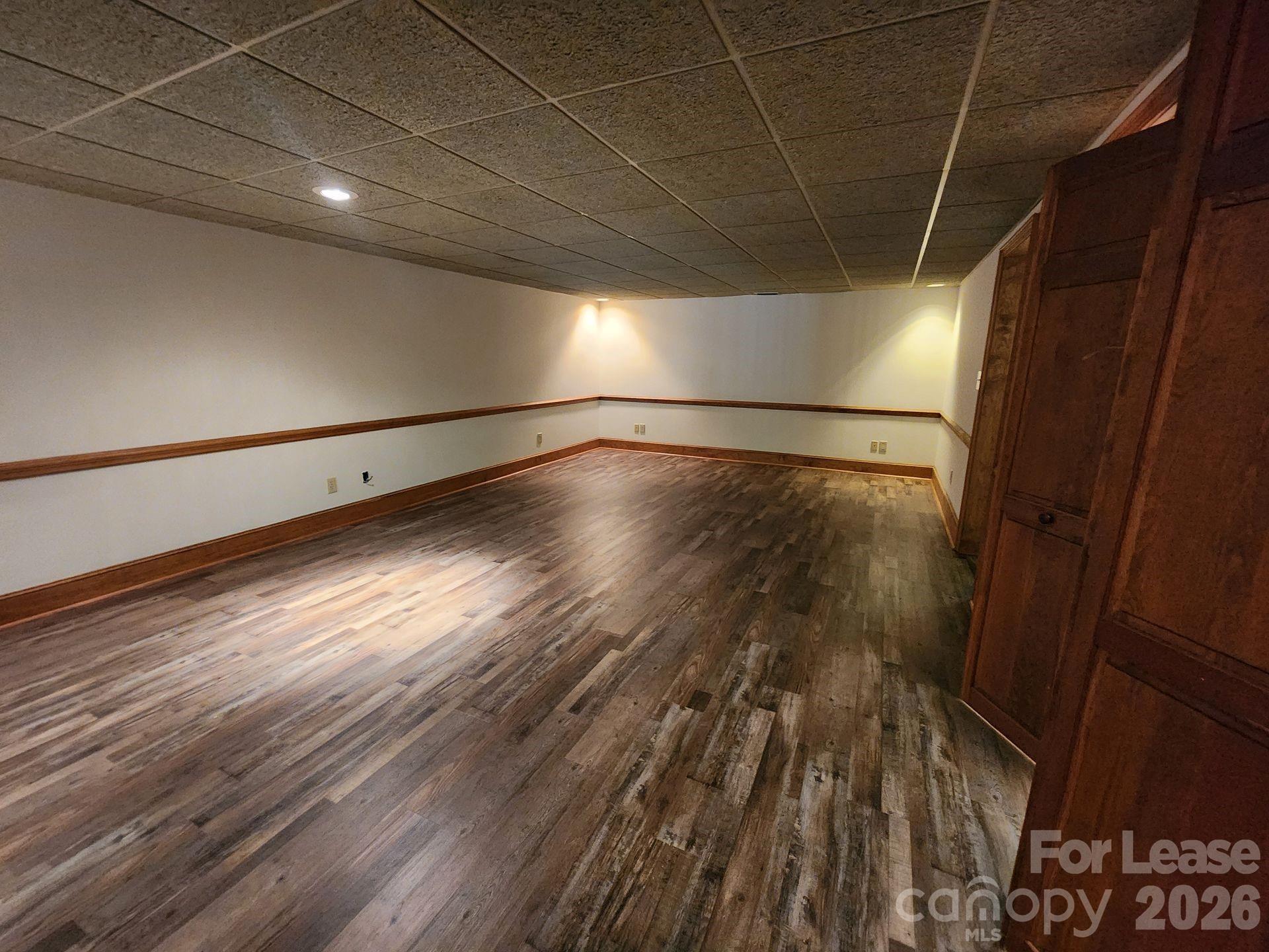 9000 Oakridge Drive Property Photo 7