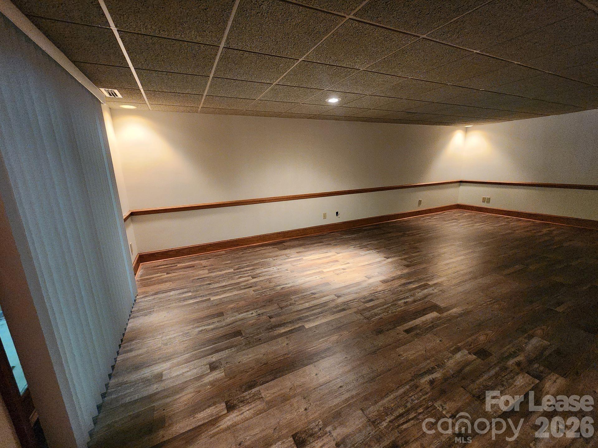 9000 Oakridge Drive Property Photo 9