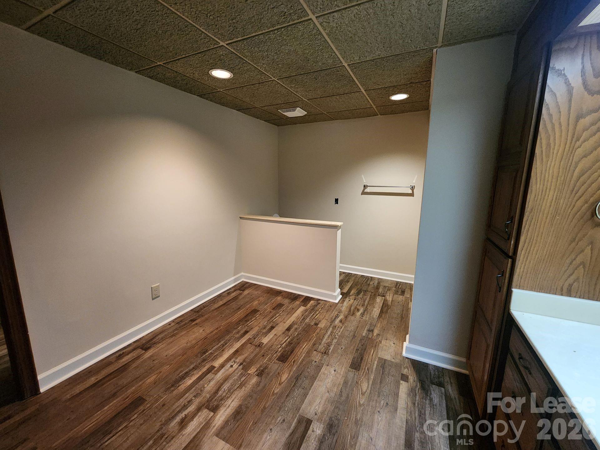 9000 Oakridge Drive Property Photo 13