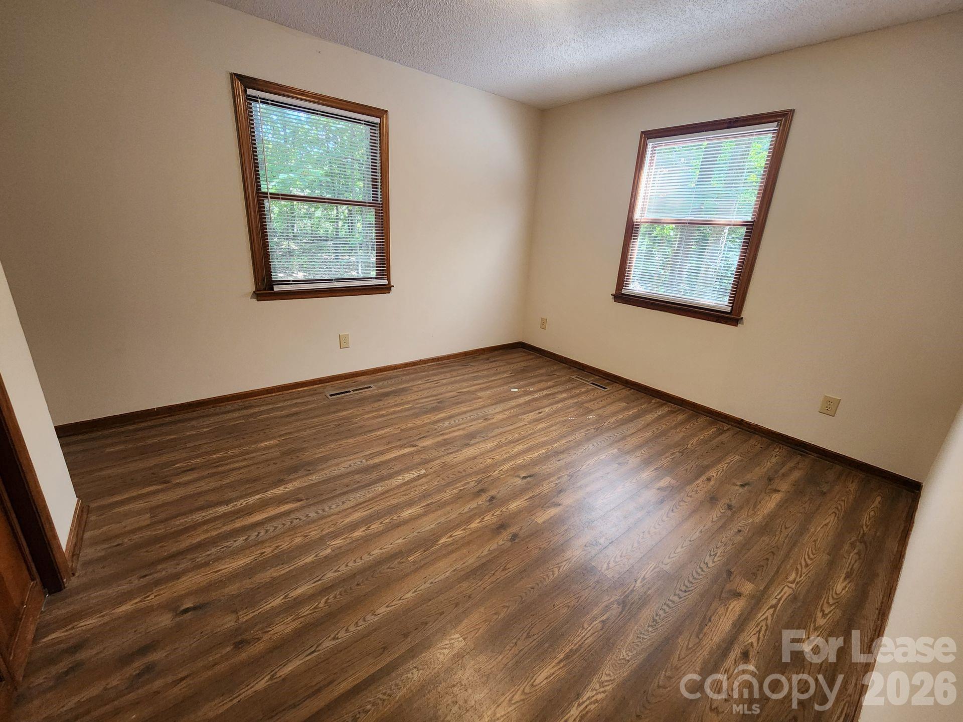 9000 Oakridge Drive Property Photo 14