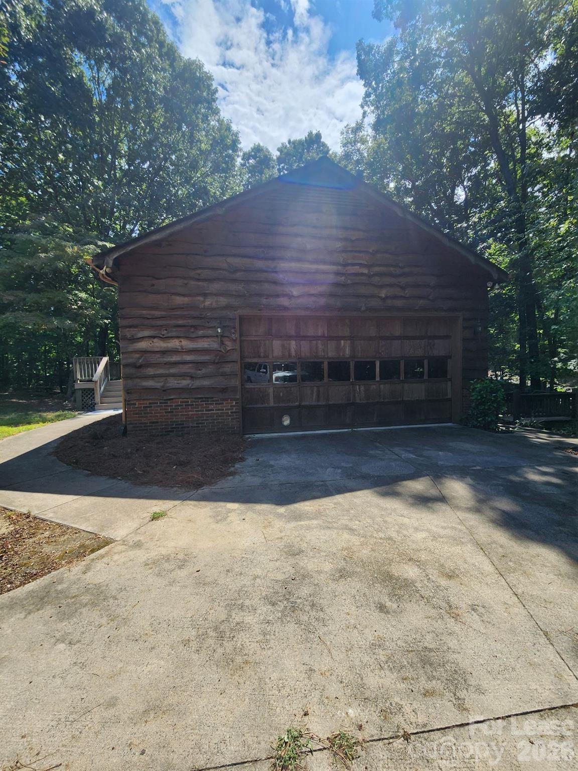 9000 Oakridge Drive Property Photo 17