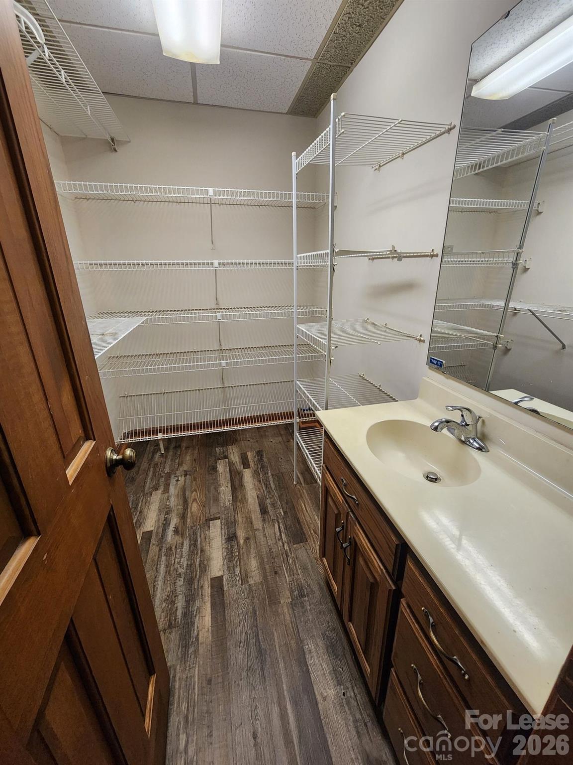 9000 Oakridge Drive Property Photo 18