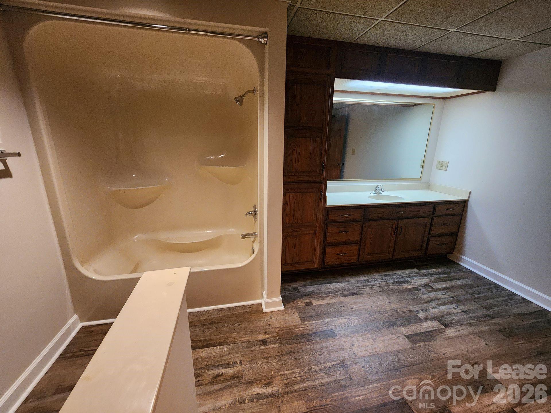 9000 Oakridge Drive Property Photo 23