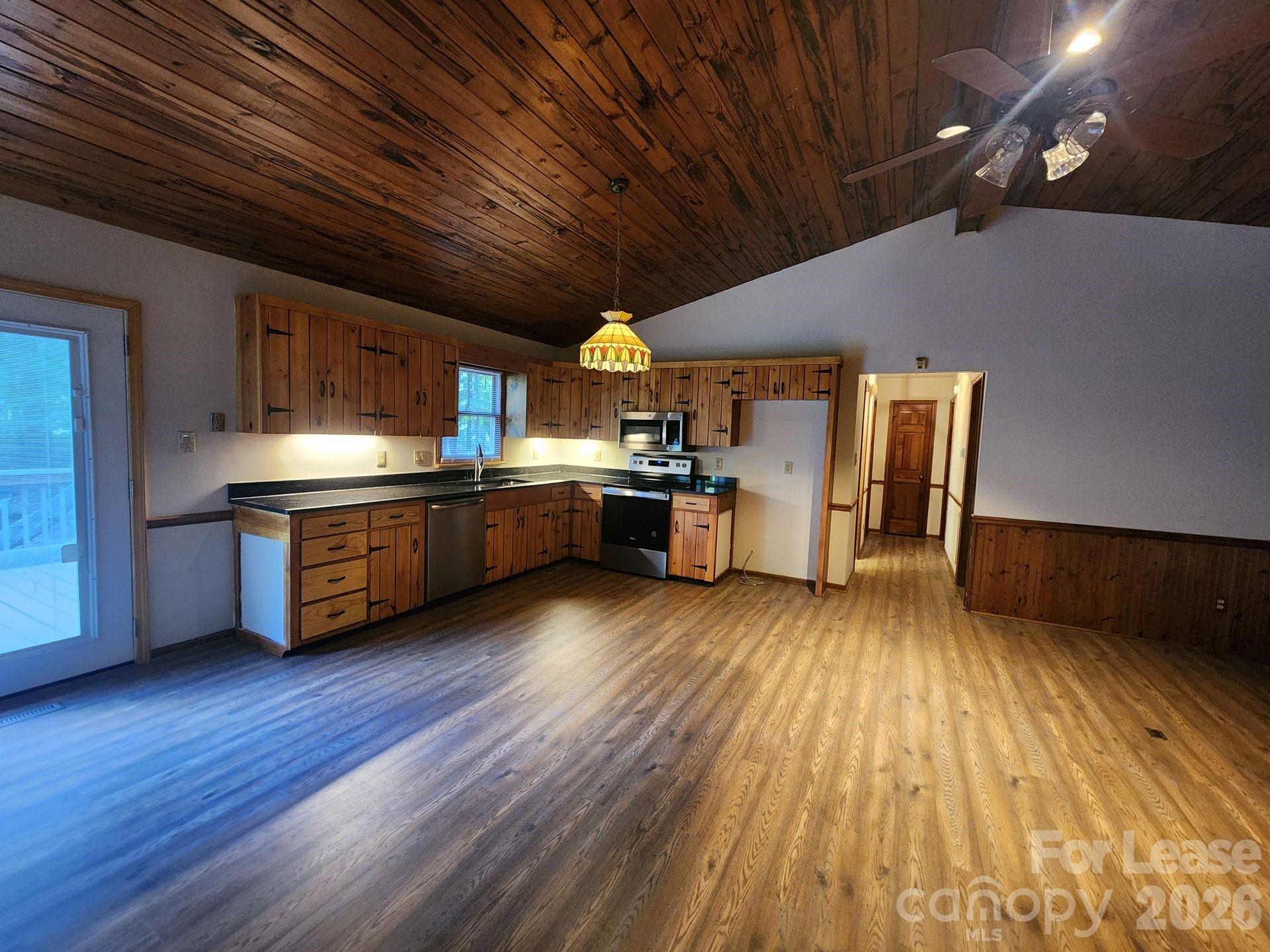 9000 Oakridge Drive Property Photo 24