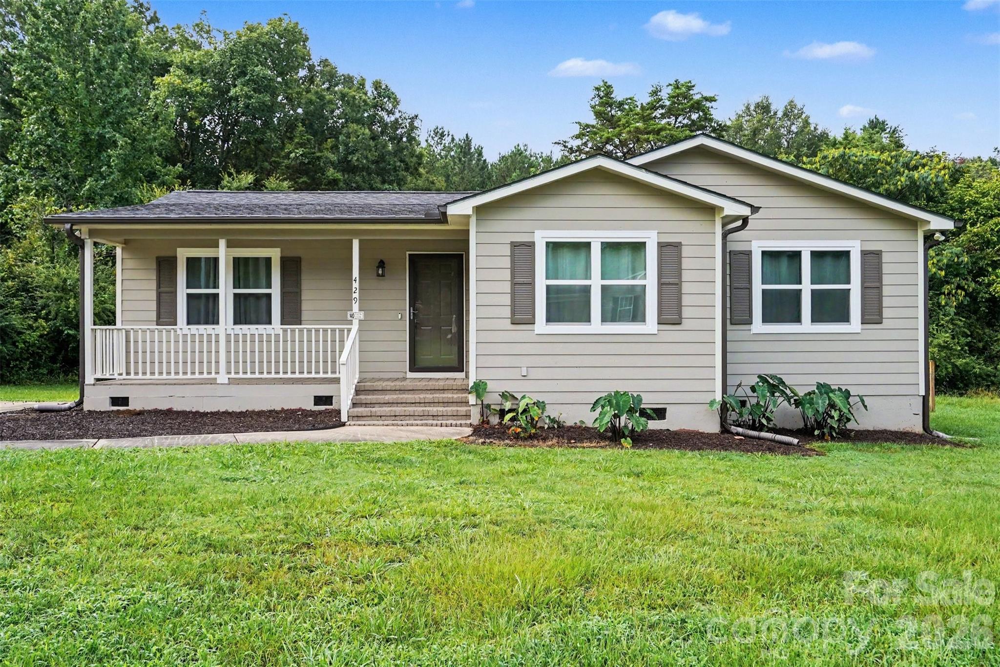 429 Castlewood Circle Property Photo 1