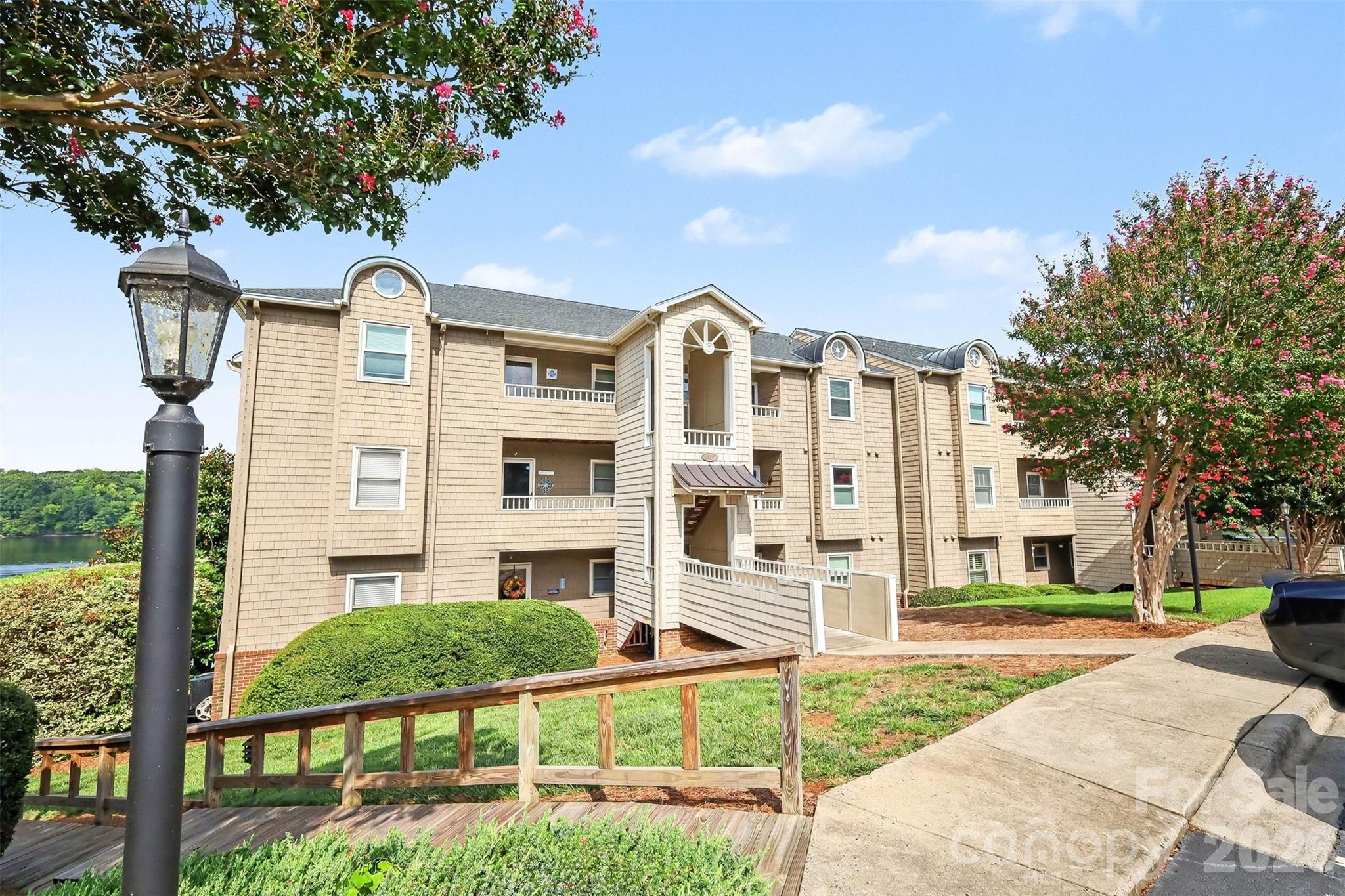 9817 Emerald Point Drive Unit 10 Property Photo 4