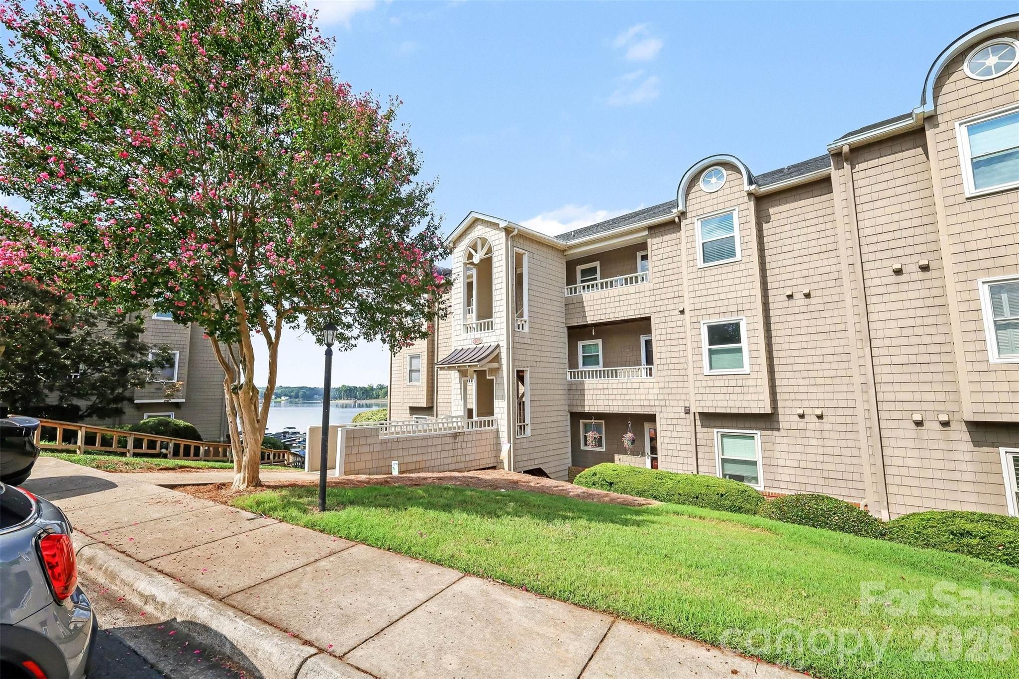 9817 Emerald Point Drive Unit 10 Property Photo 5