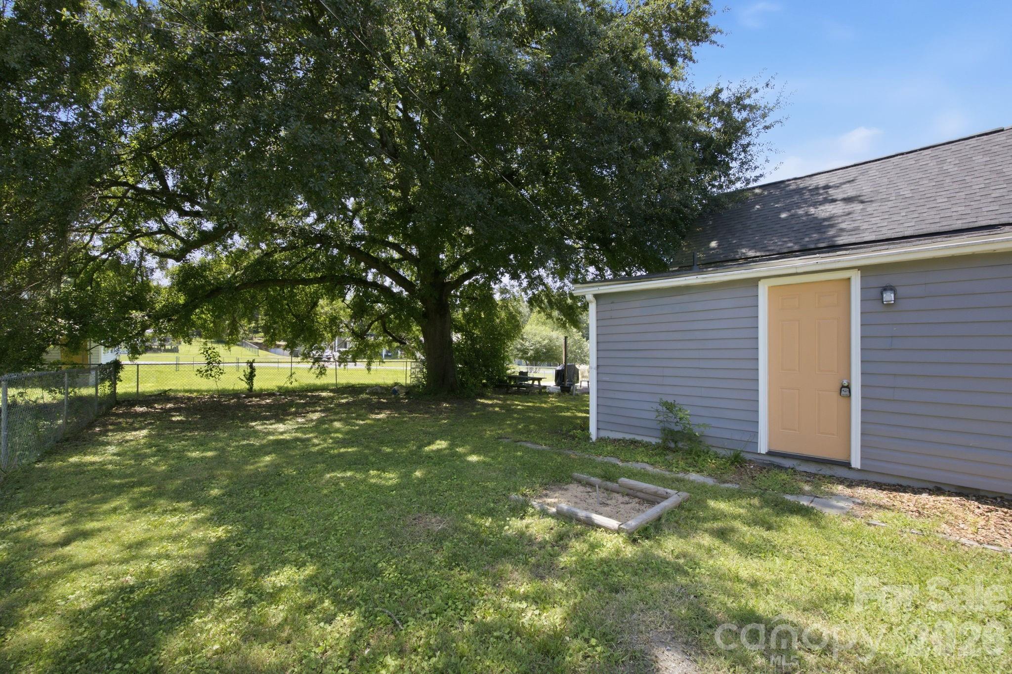 105 Park Street Property Photo 23