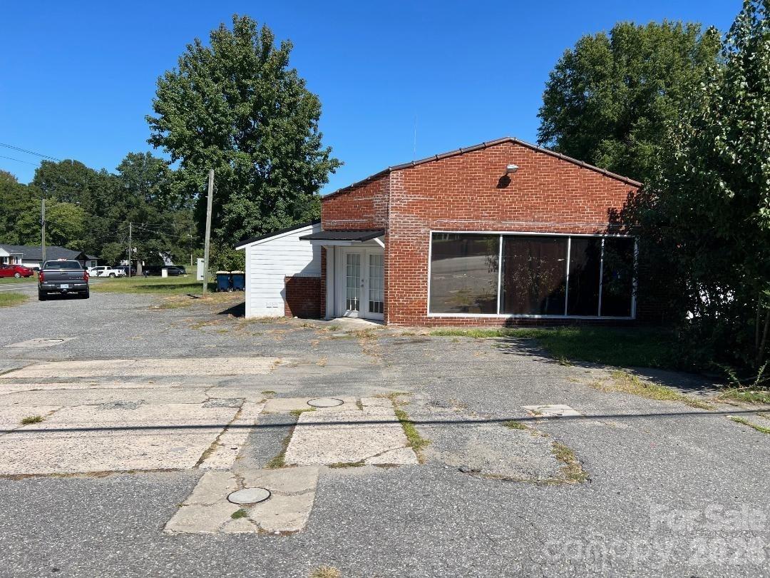 1836 Oakdale Road Property Photo 1