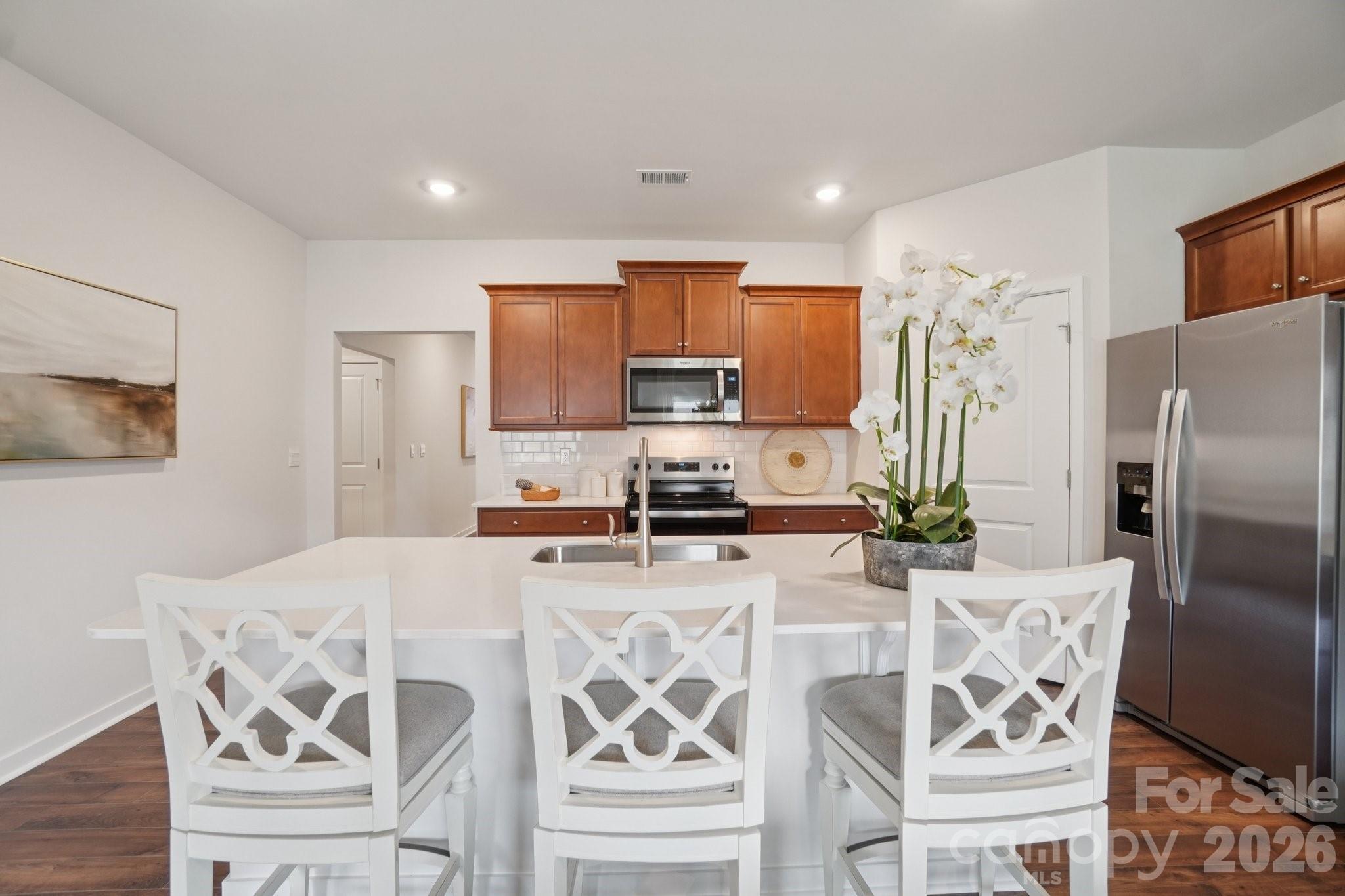 58 Laurel Pointe Drive Property Photo 3