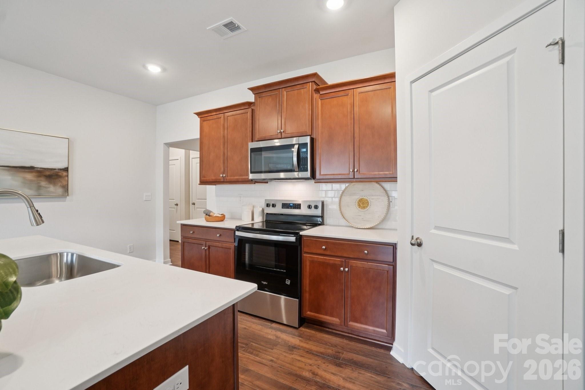 58 Laurel Pointe Drive Property Photo 14