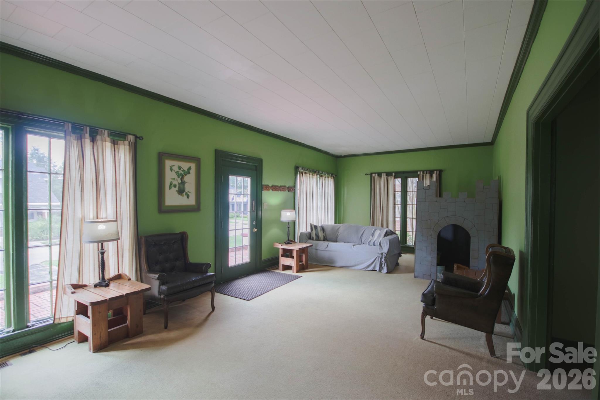 611 E Main Street Property Photo 4