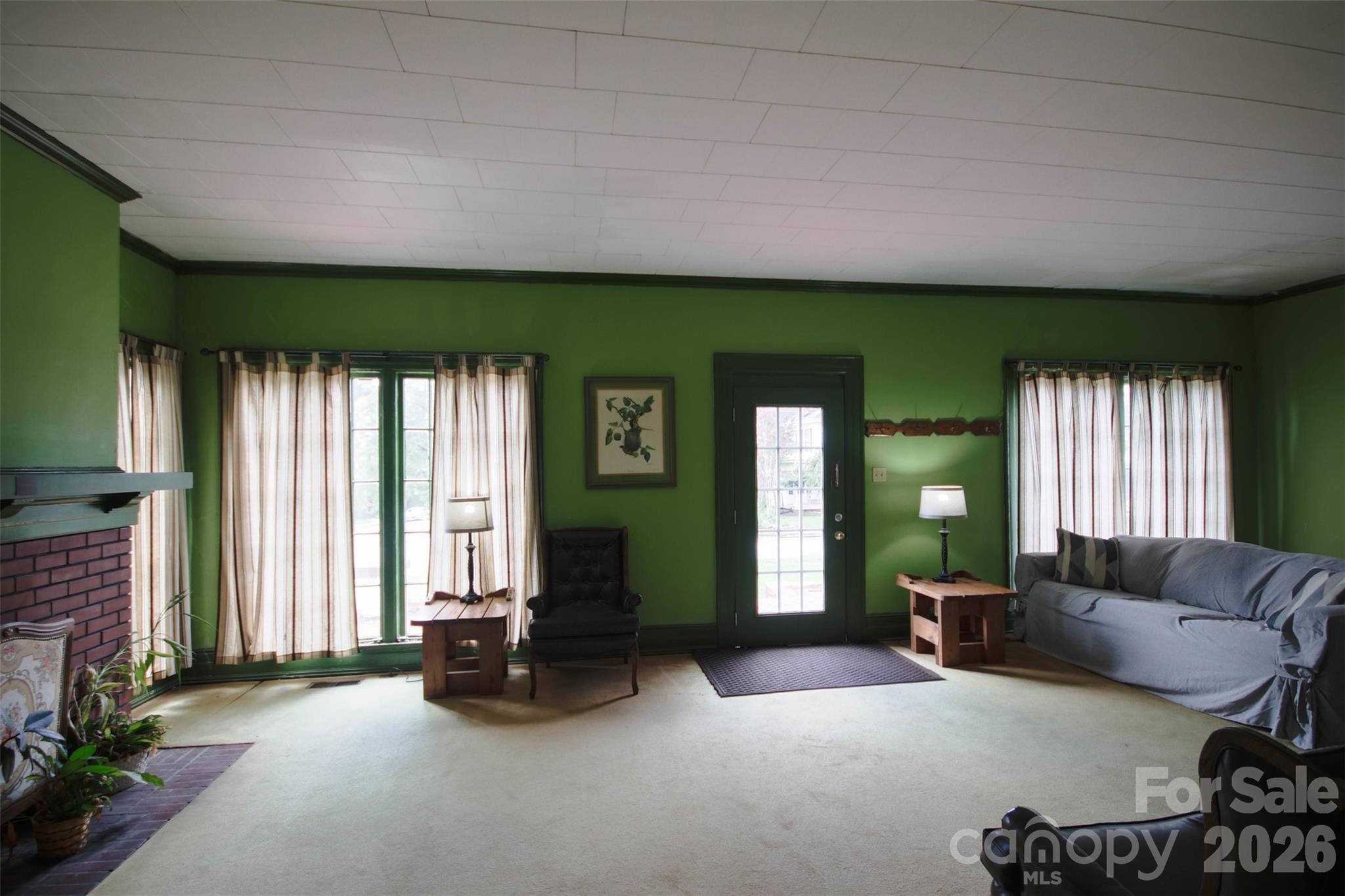 611 E Main Street Property Photo 7