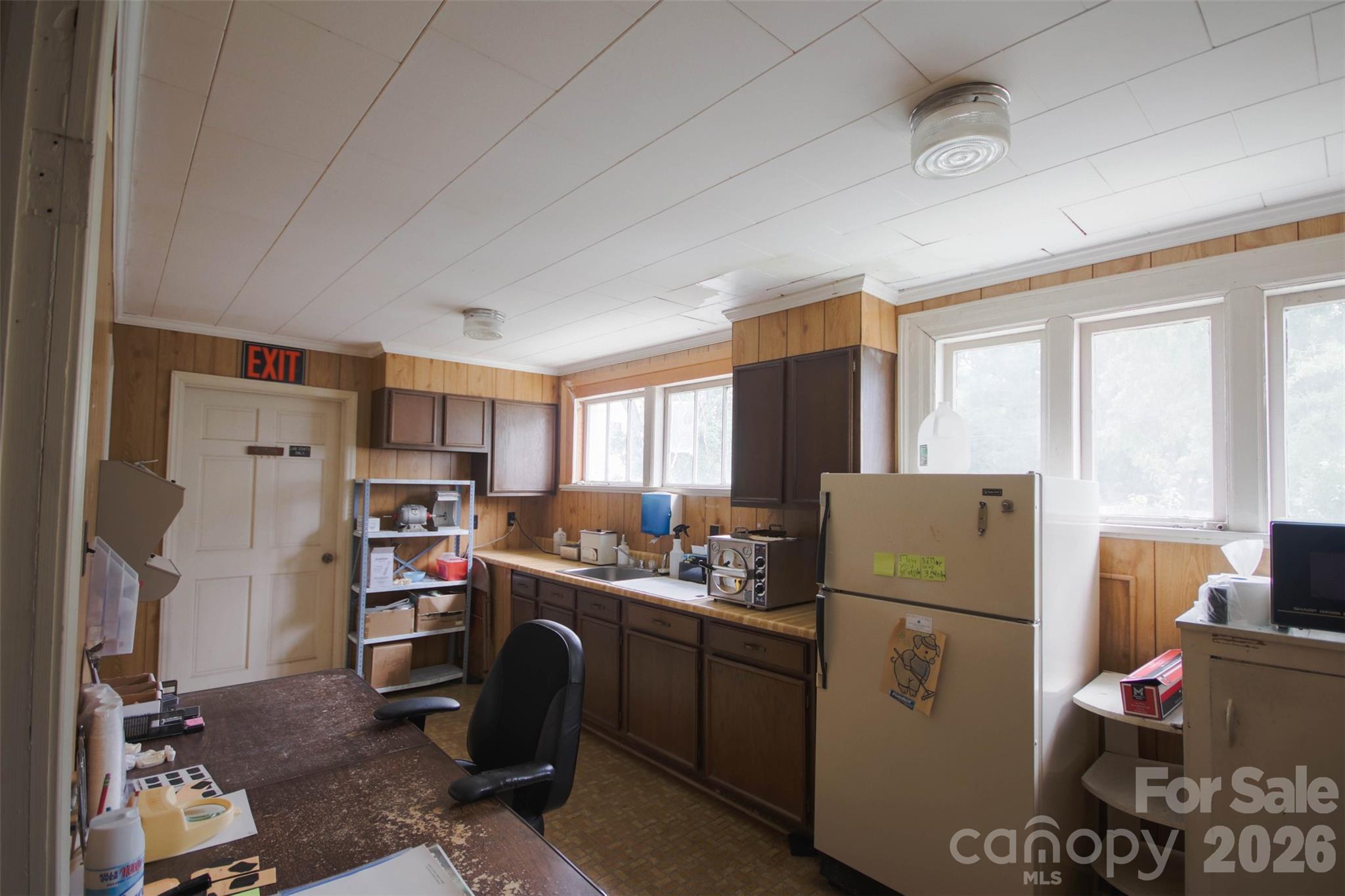 611 E Main Street Property Photo 14