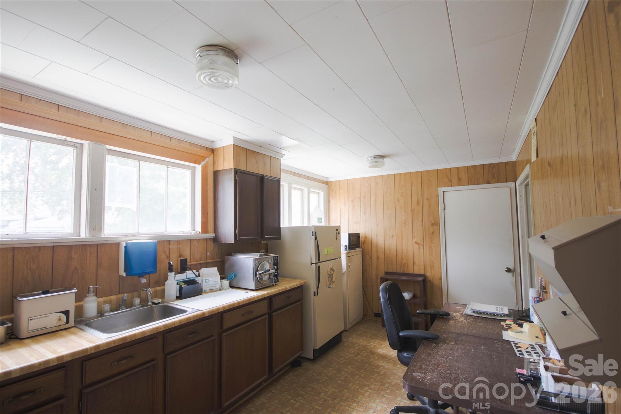 611 E Main Street Property Photo 15